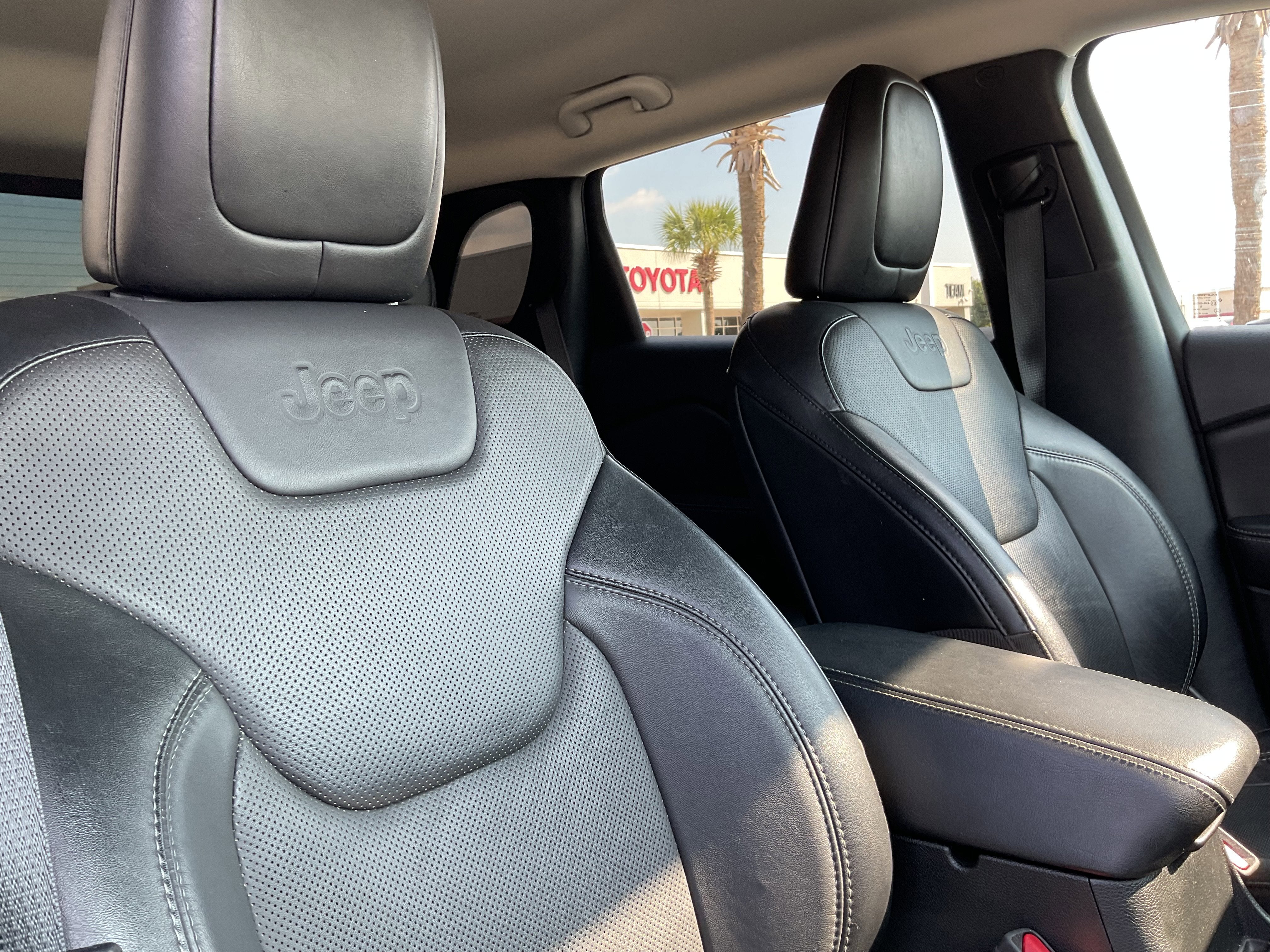 2023 Jeep Cherokee Altitude Lux