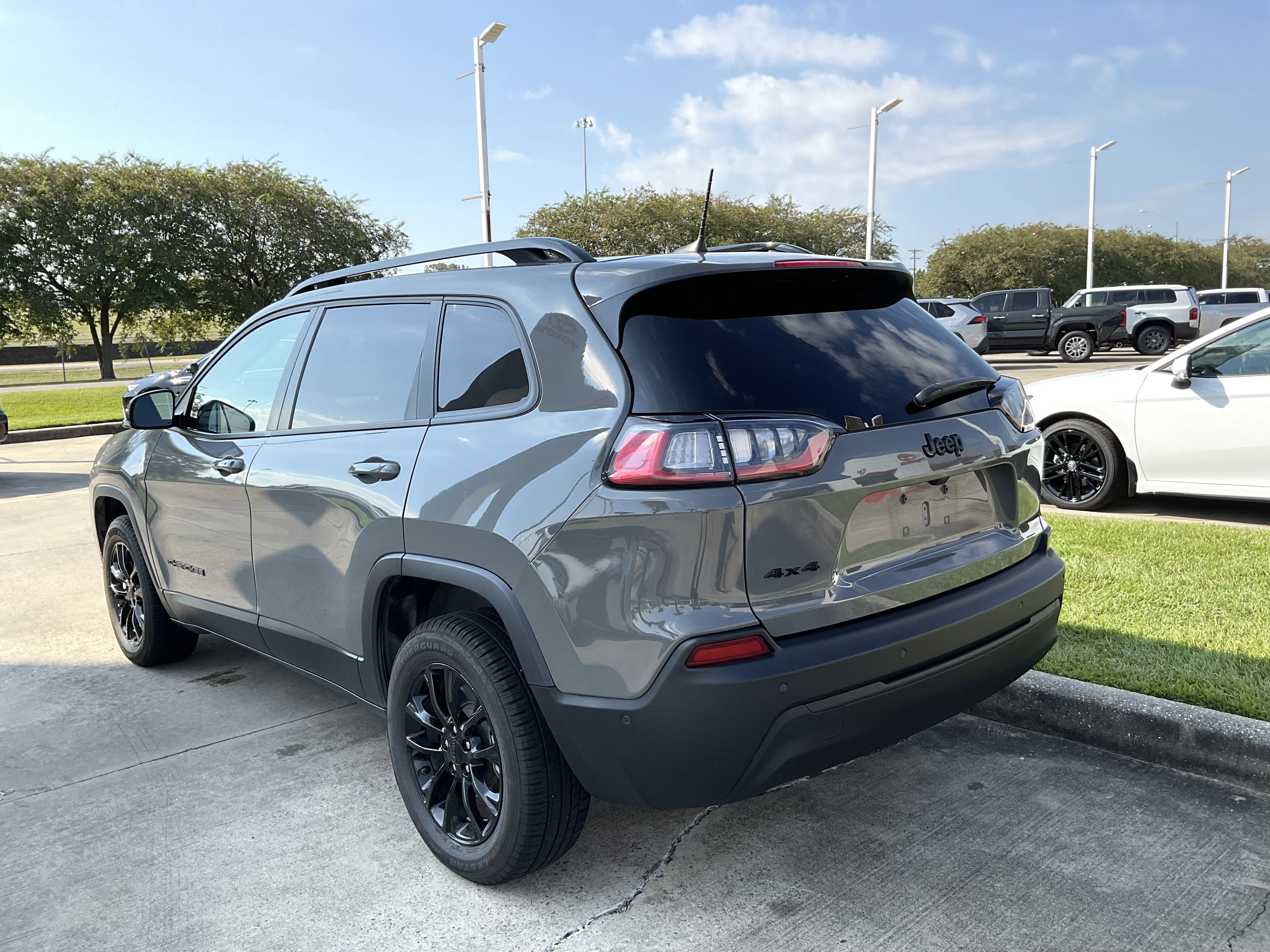 2023 Jeep Cherokee Altitude Lux