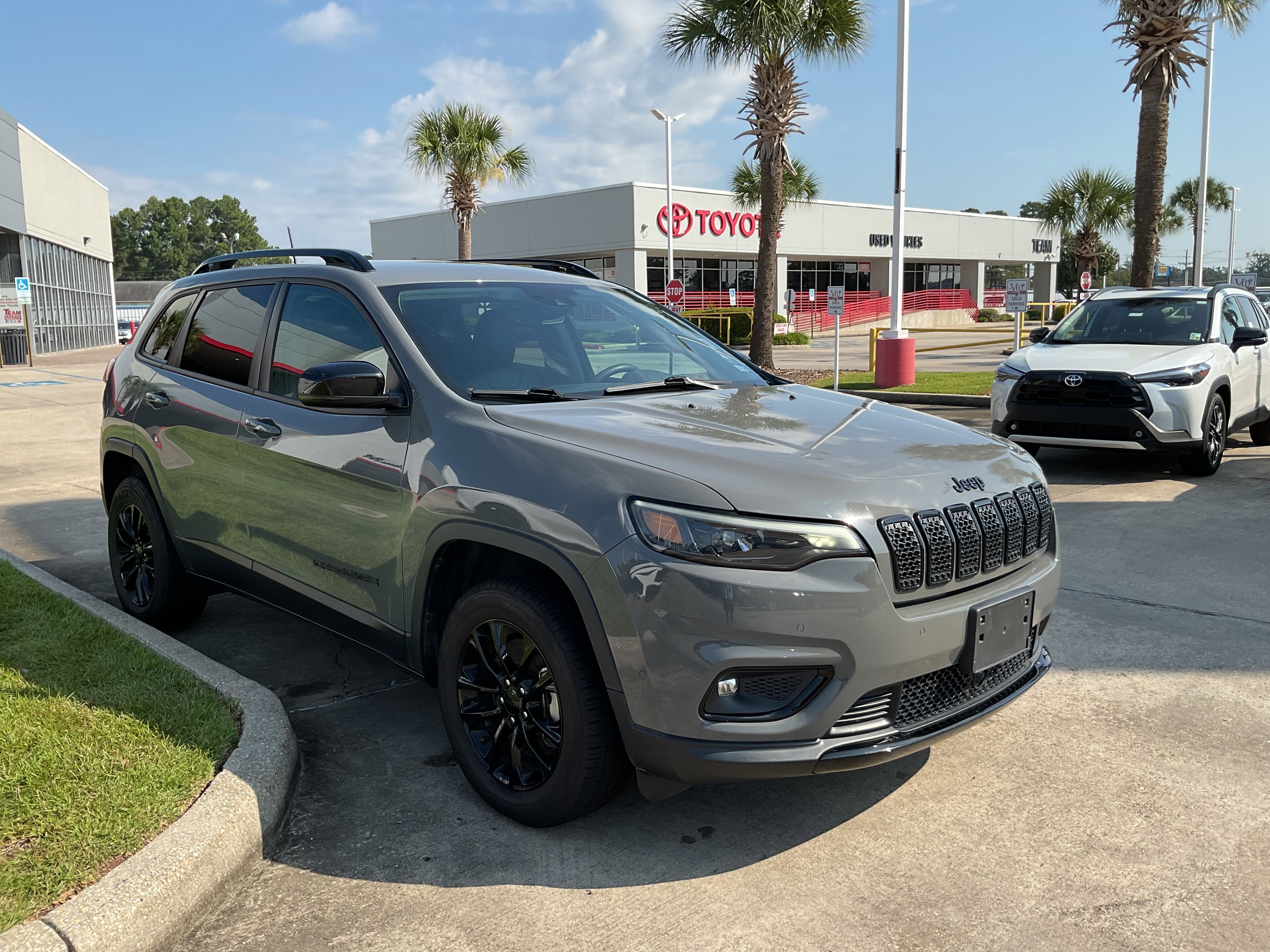 2023 Jeep Cherokee Altitude Lux