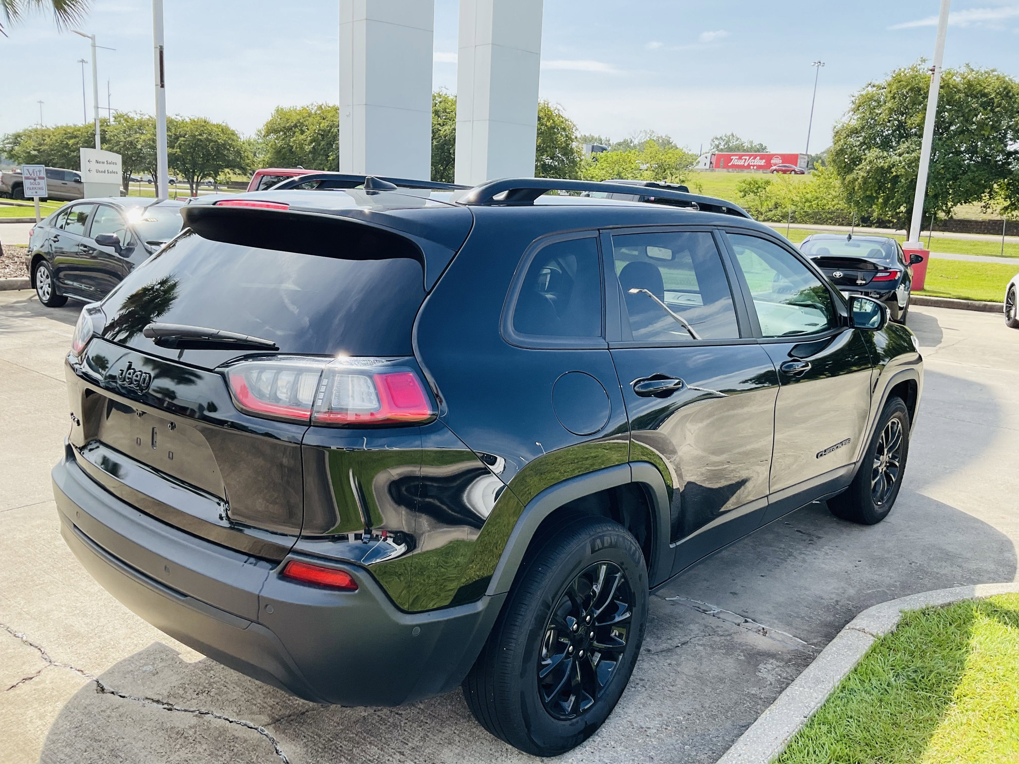 2023 Jeep Cherokee Altitude Lux