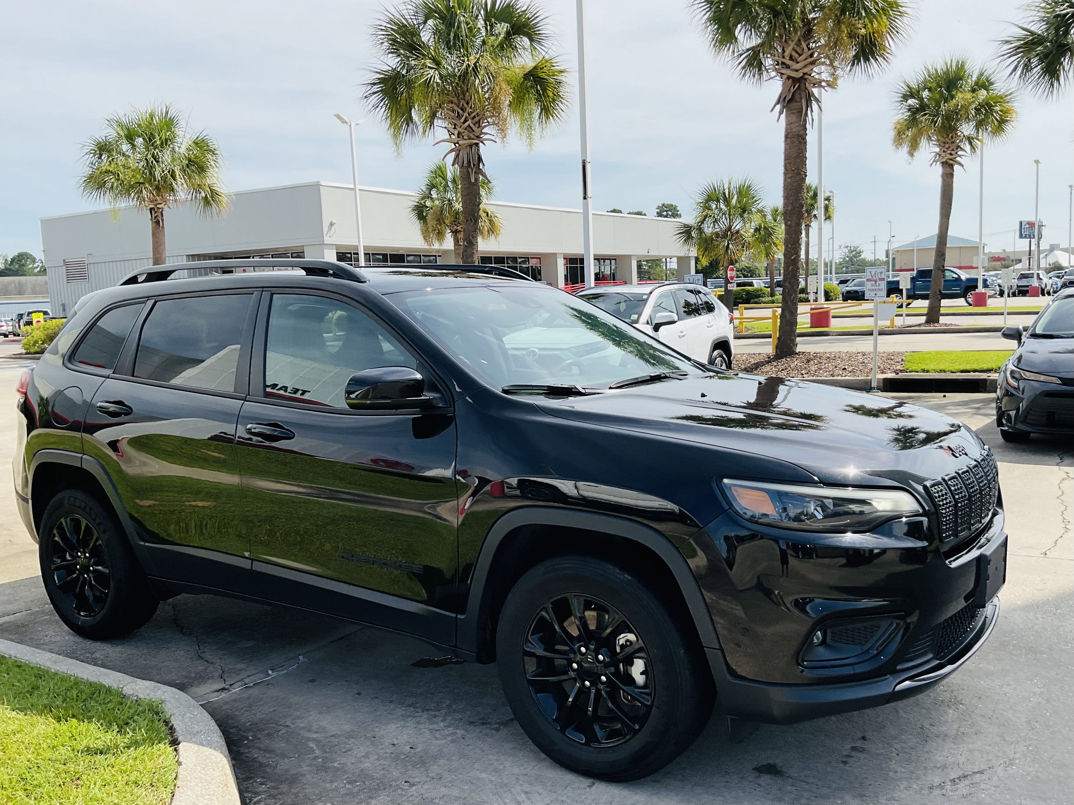 2023 Jeep Cherokee Altitude Lux