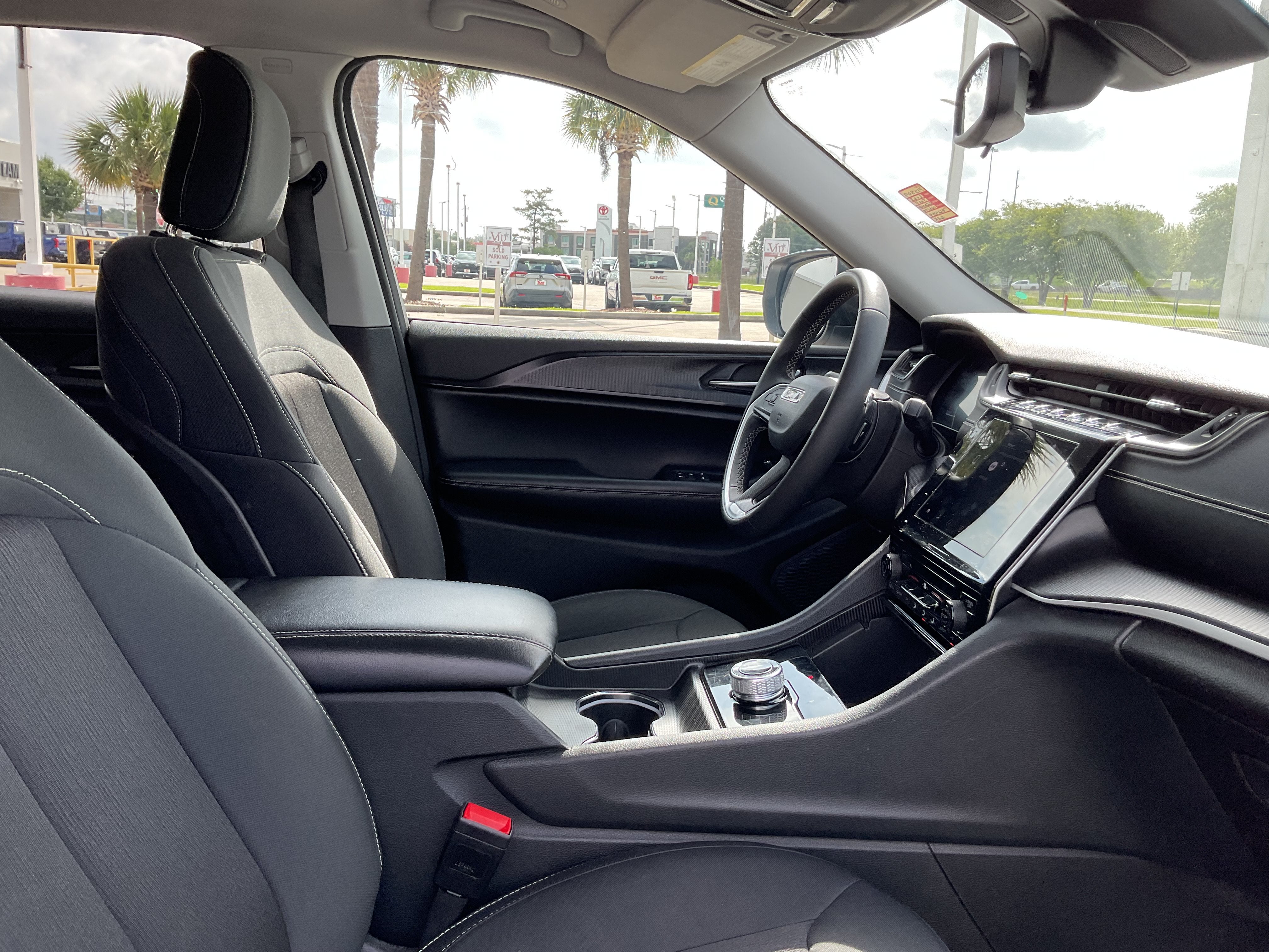 2023 Jeep Grand Cherokee L Laredo