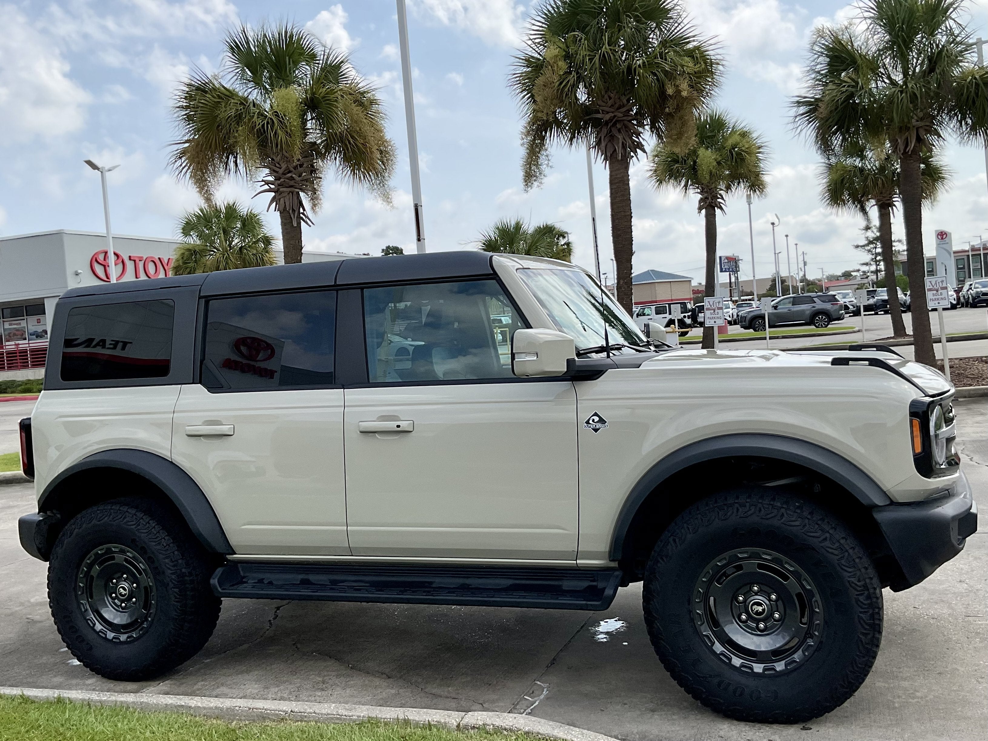 2025 Ford Bronco Outer Banks