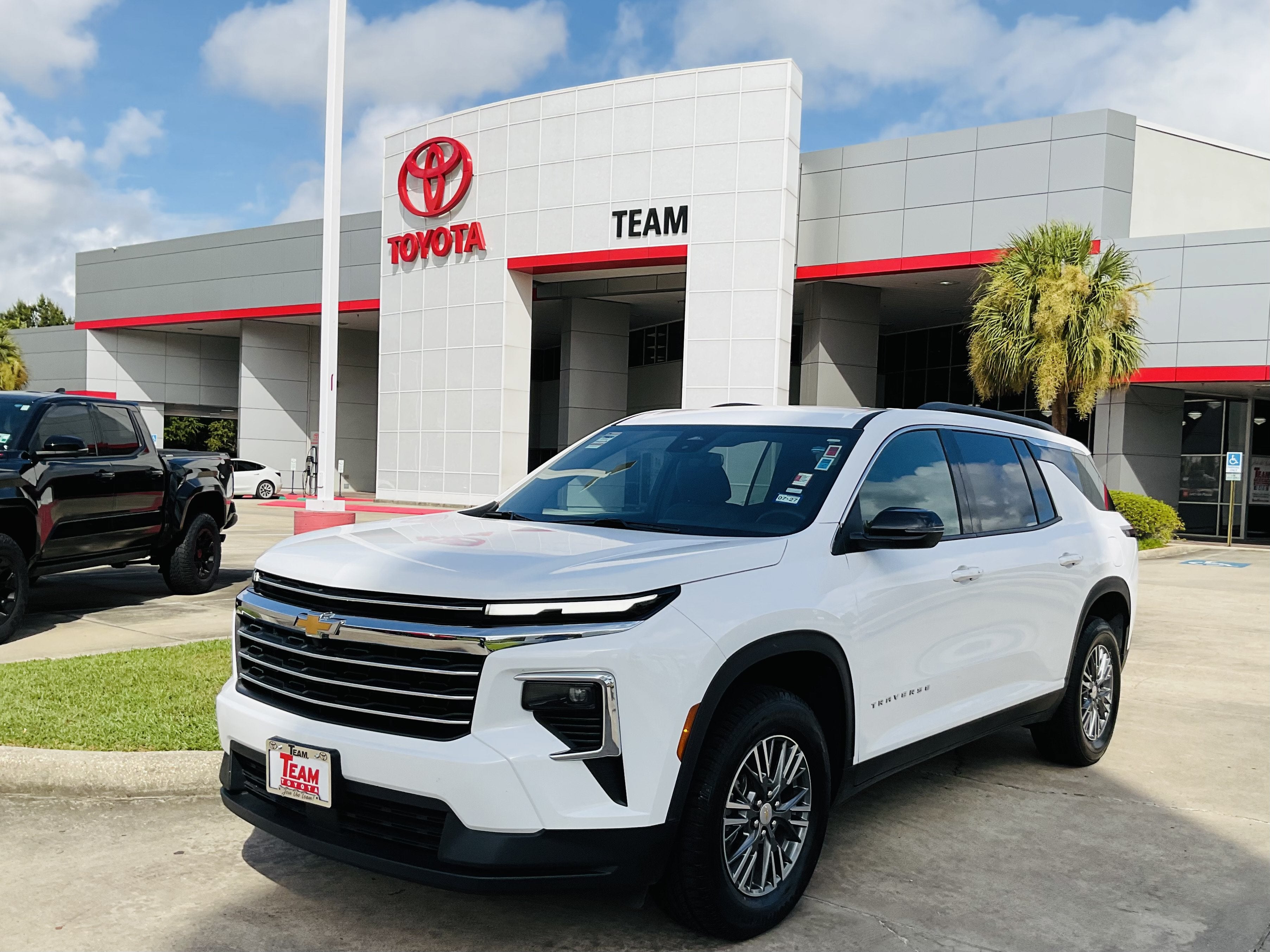 2026 Chevrolet Traverse FWD LT