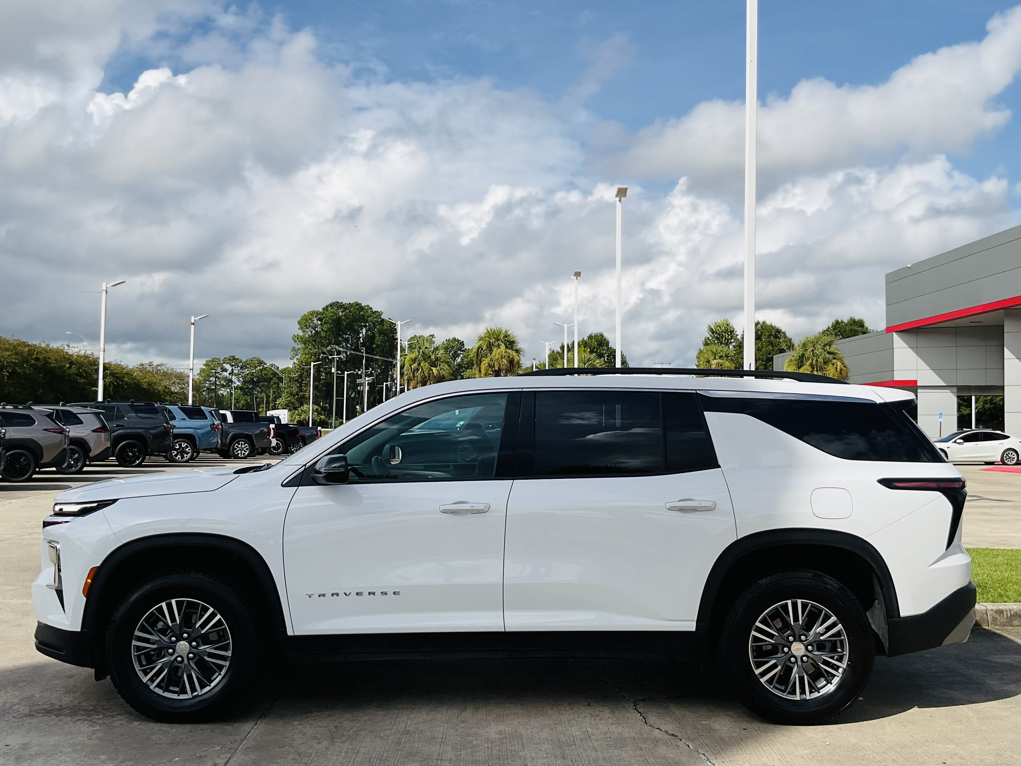 2026 Chevrolet Traverse FWD LT