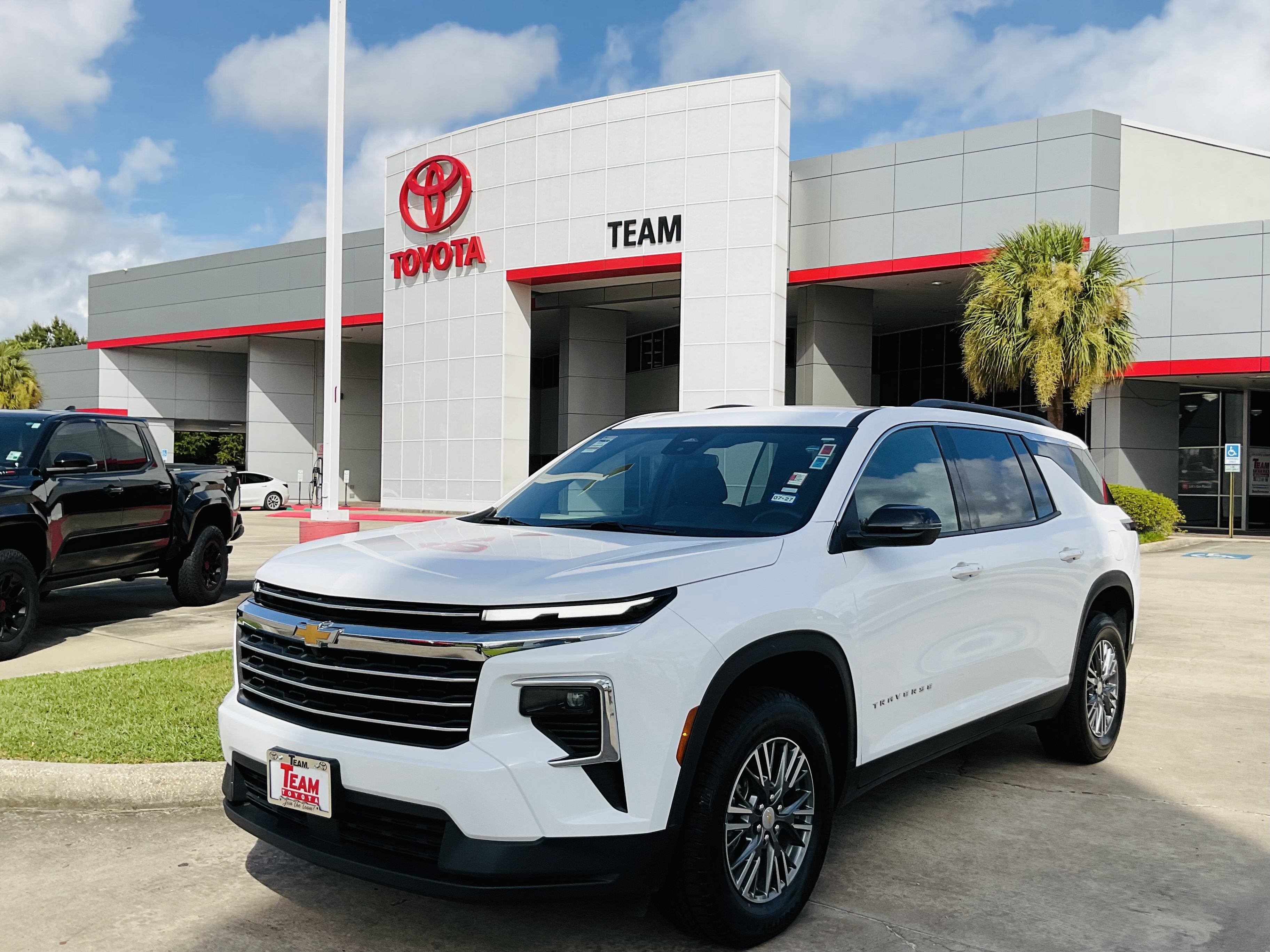 2026 Chevrolet Traverse FWD LT