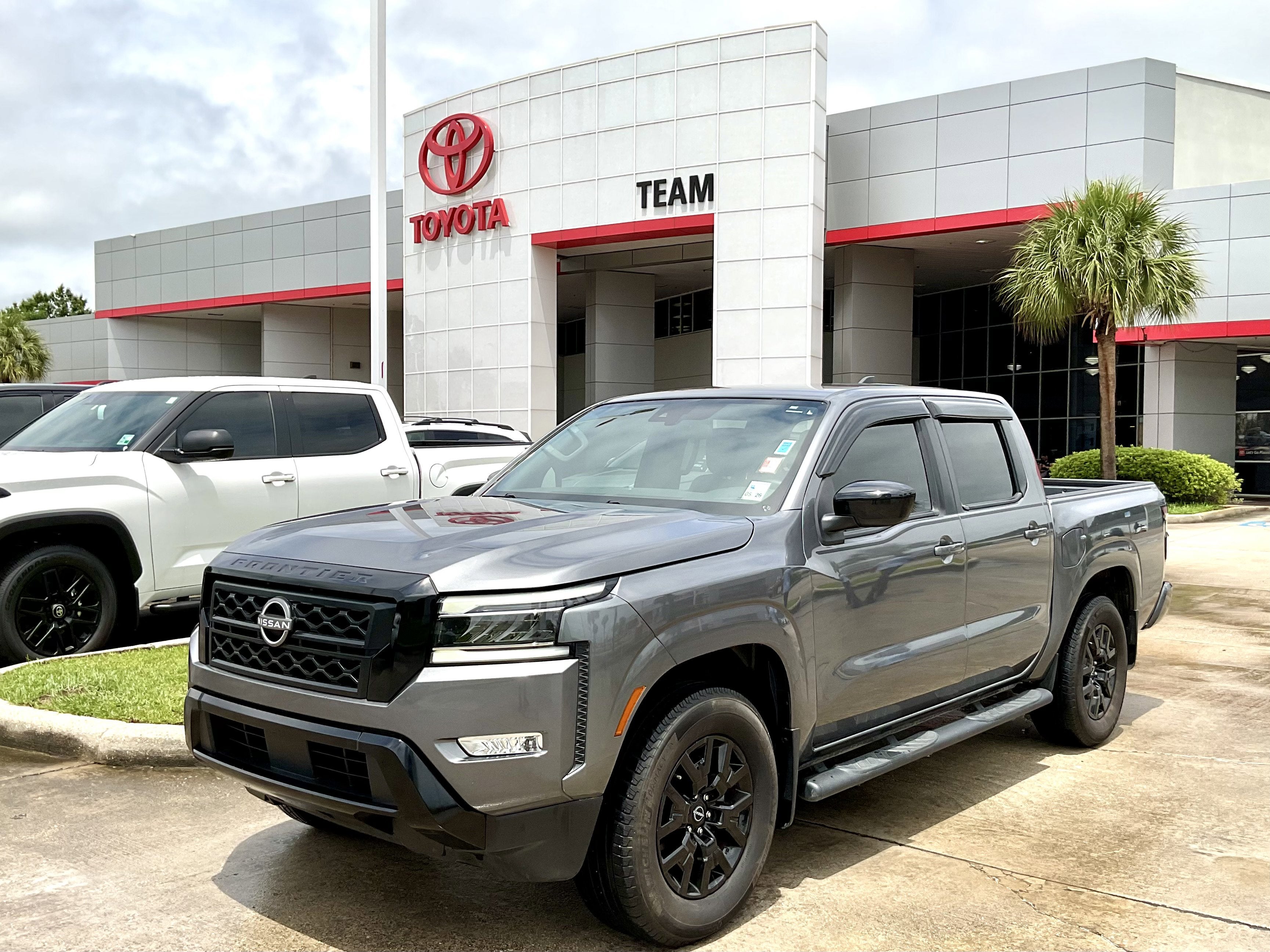 2023 Nissan Frontier SV