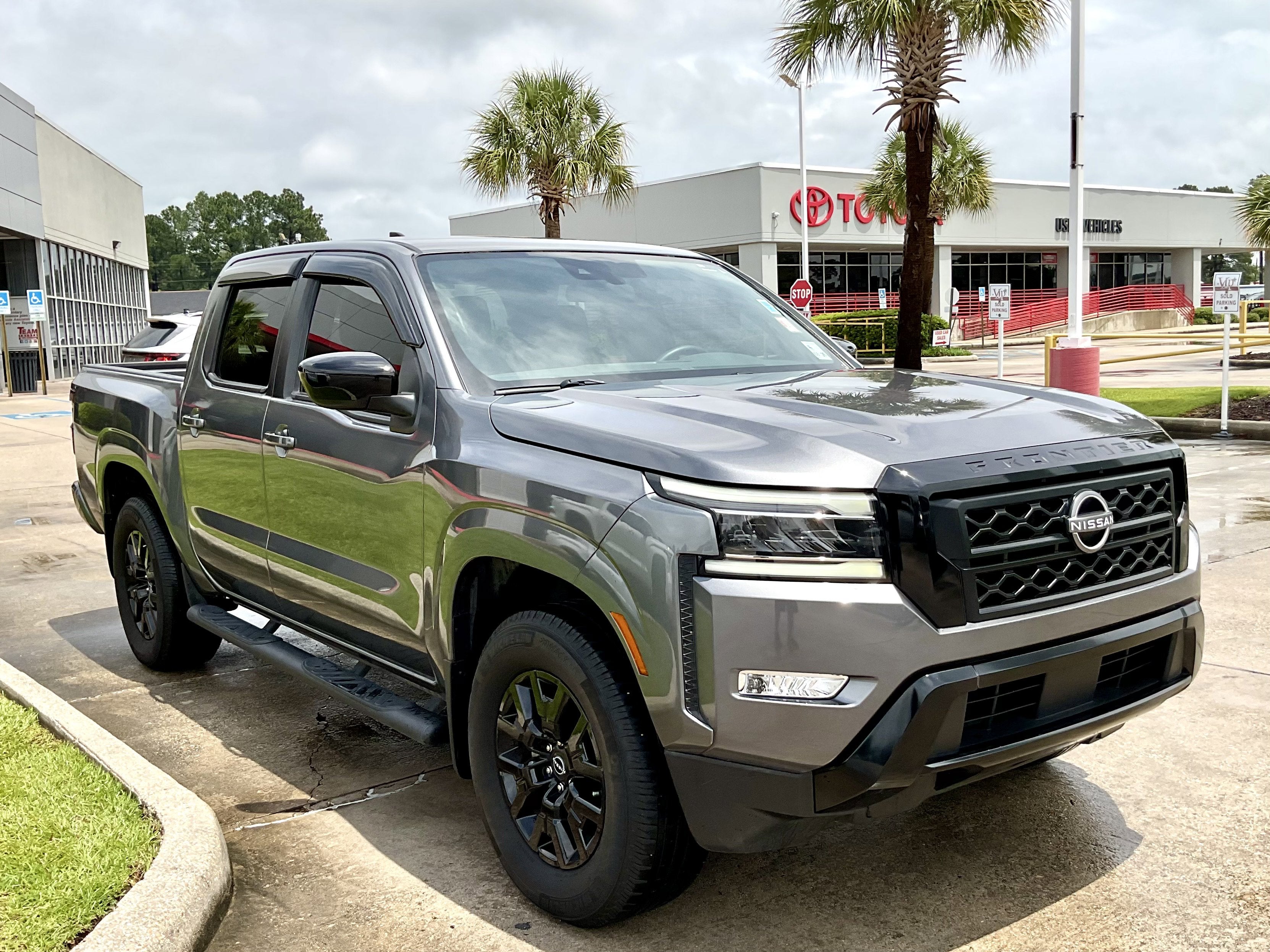 2023 Nissan Frontier SV