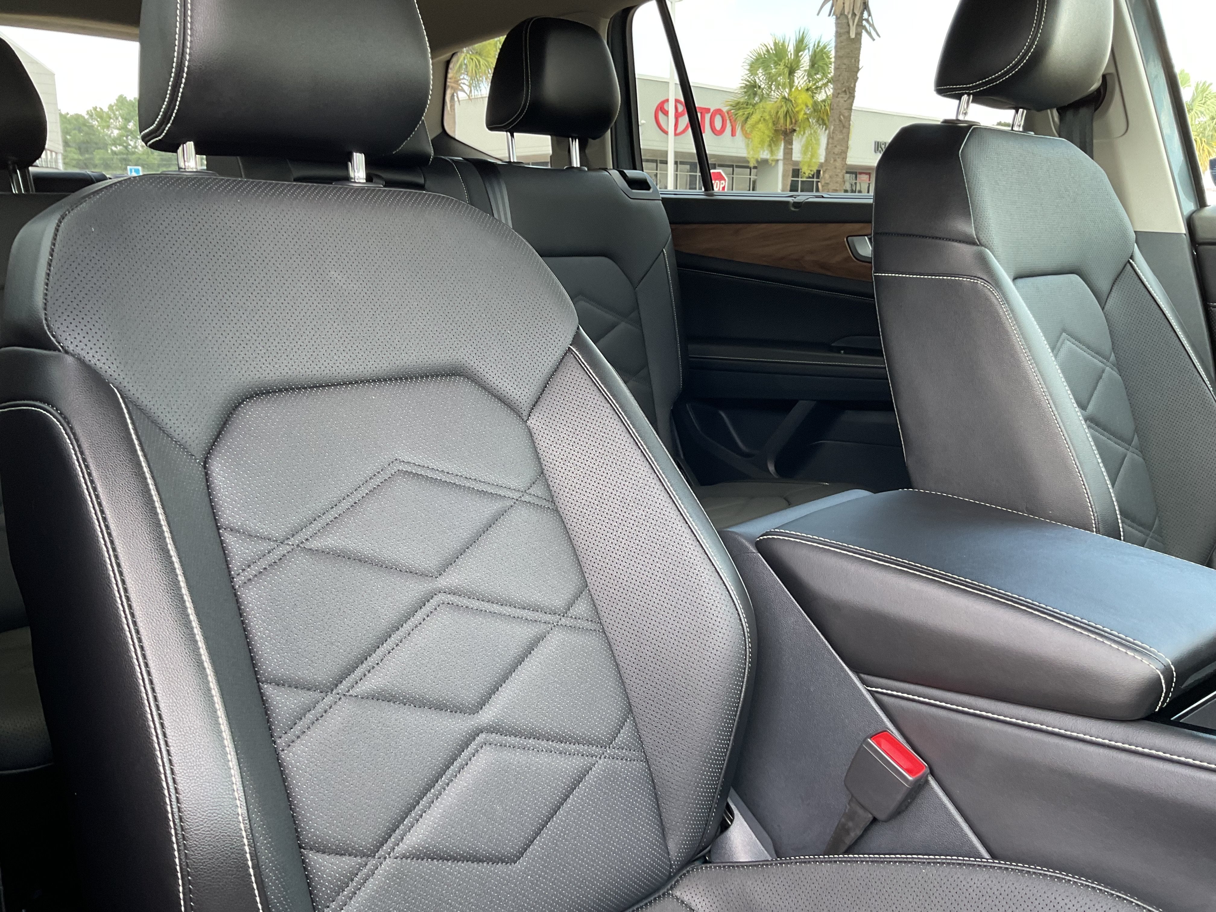 2025 Volkswagen Atlas 2.0T SE w/Technology