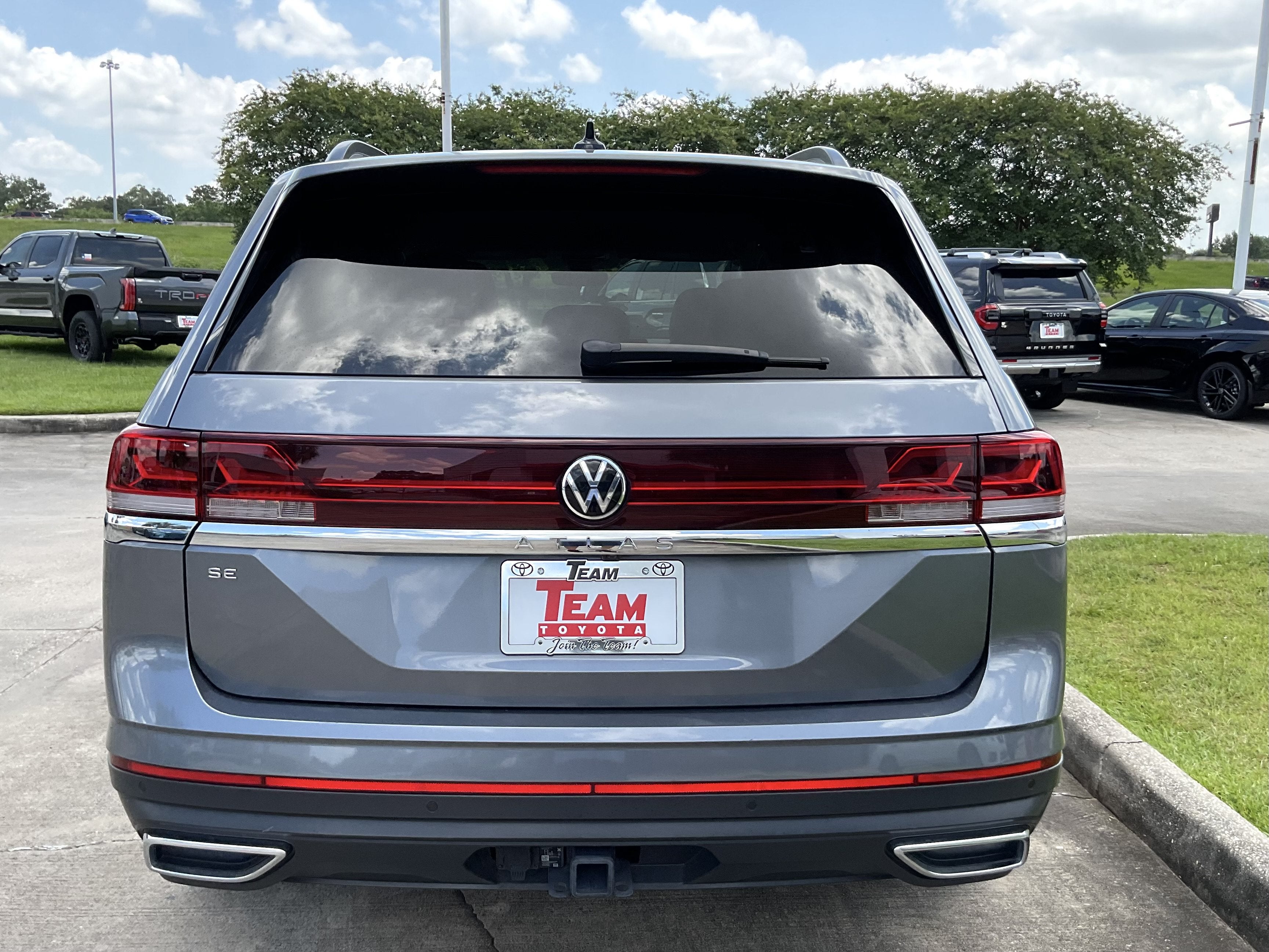 2025 Volkswagen Atlas 2.0T SE w/Technology