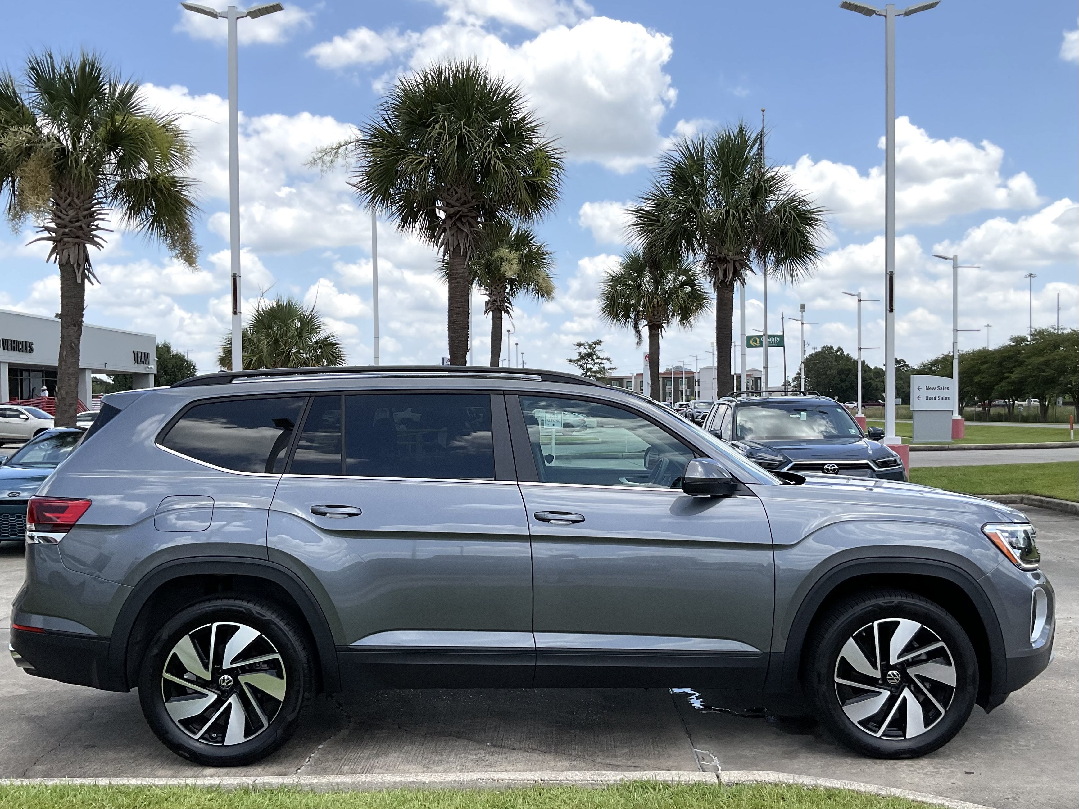 2025 Volkswagen Atlas 2.0T SE w/Technology