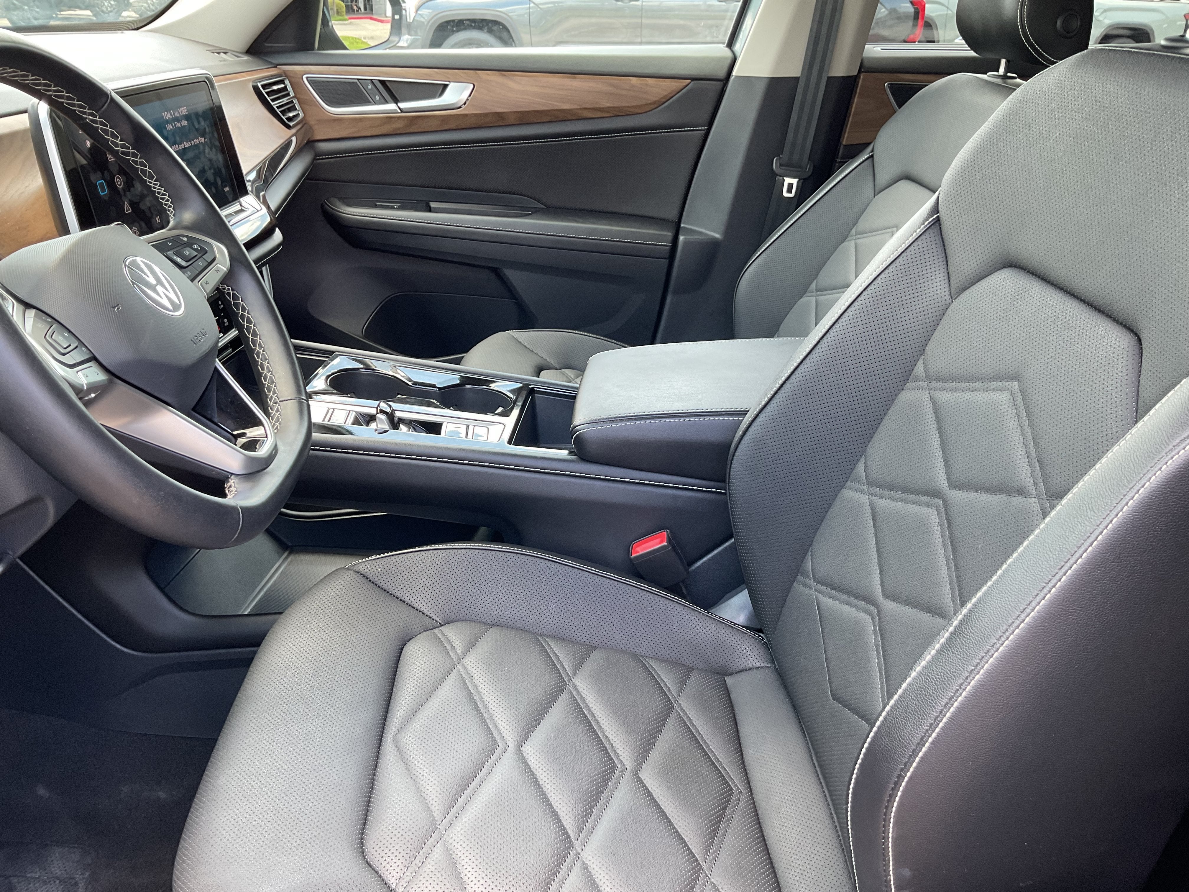 2025 Volkswagen Atlas 2.0T SE w/Technology