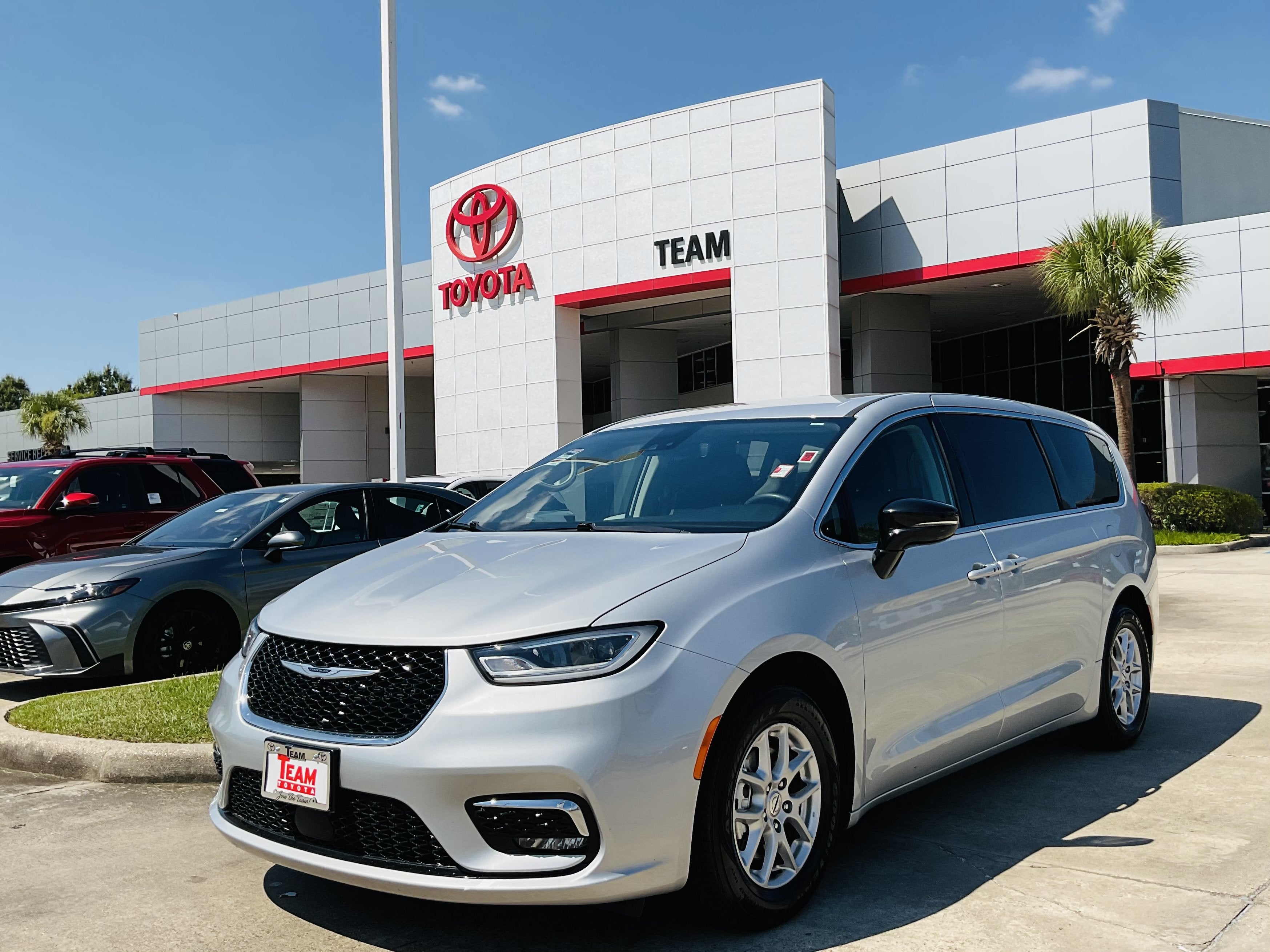 2024 Chrysler Pacifica Touring L