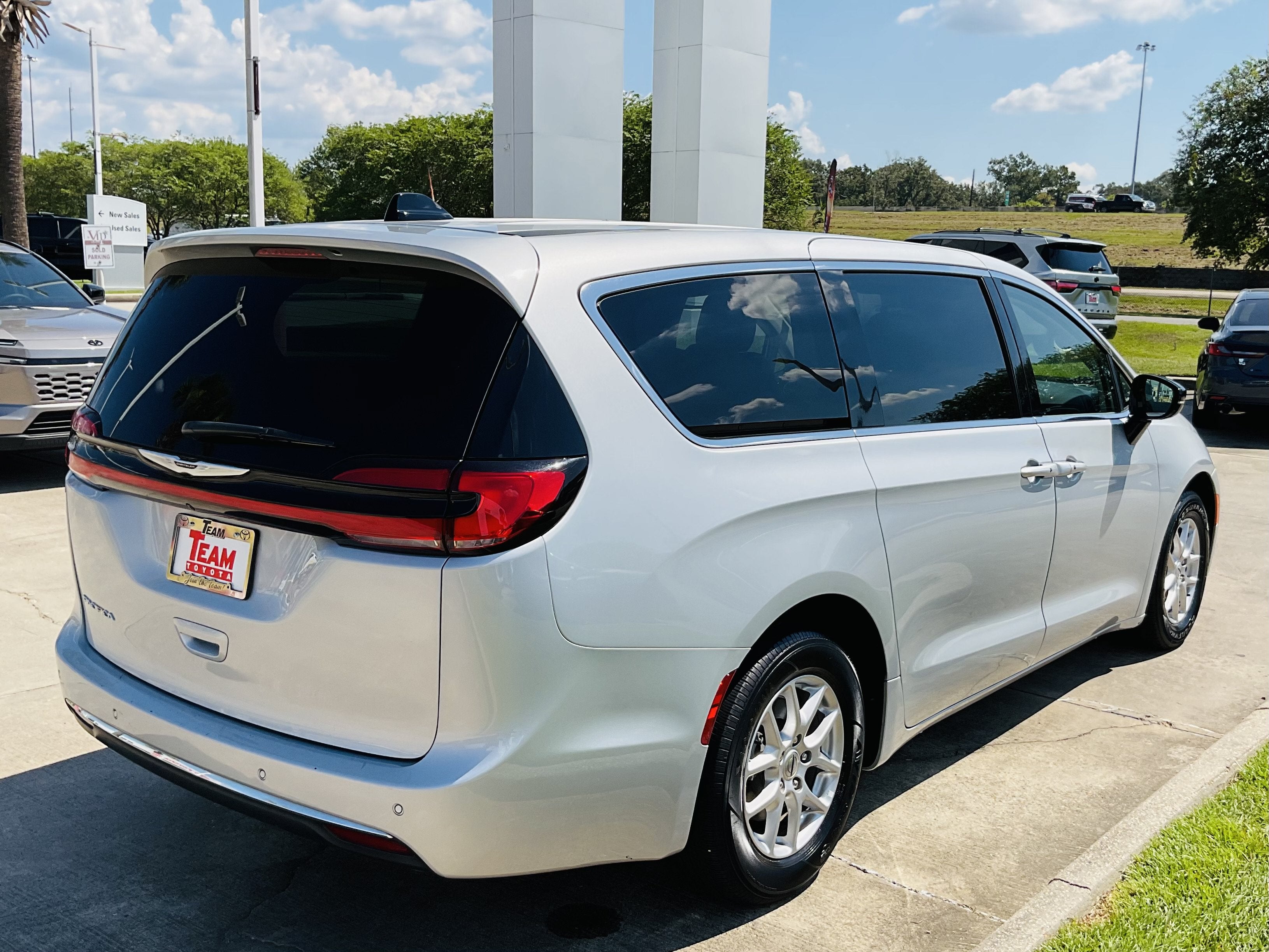 2024 Chrysler Pacifica Touring L
