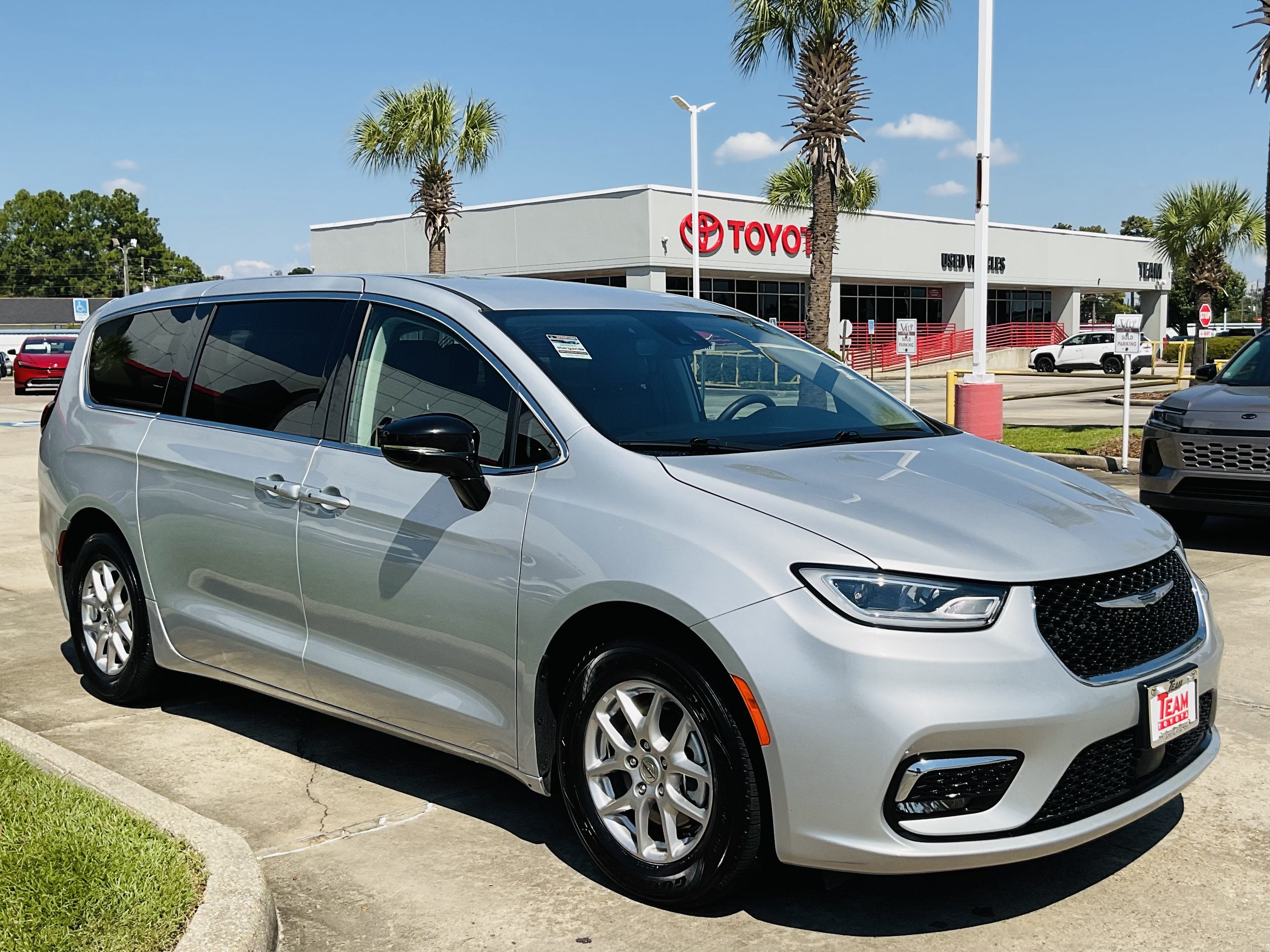 2024 Chrysler Pacifica Touring L