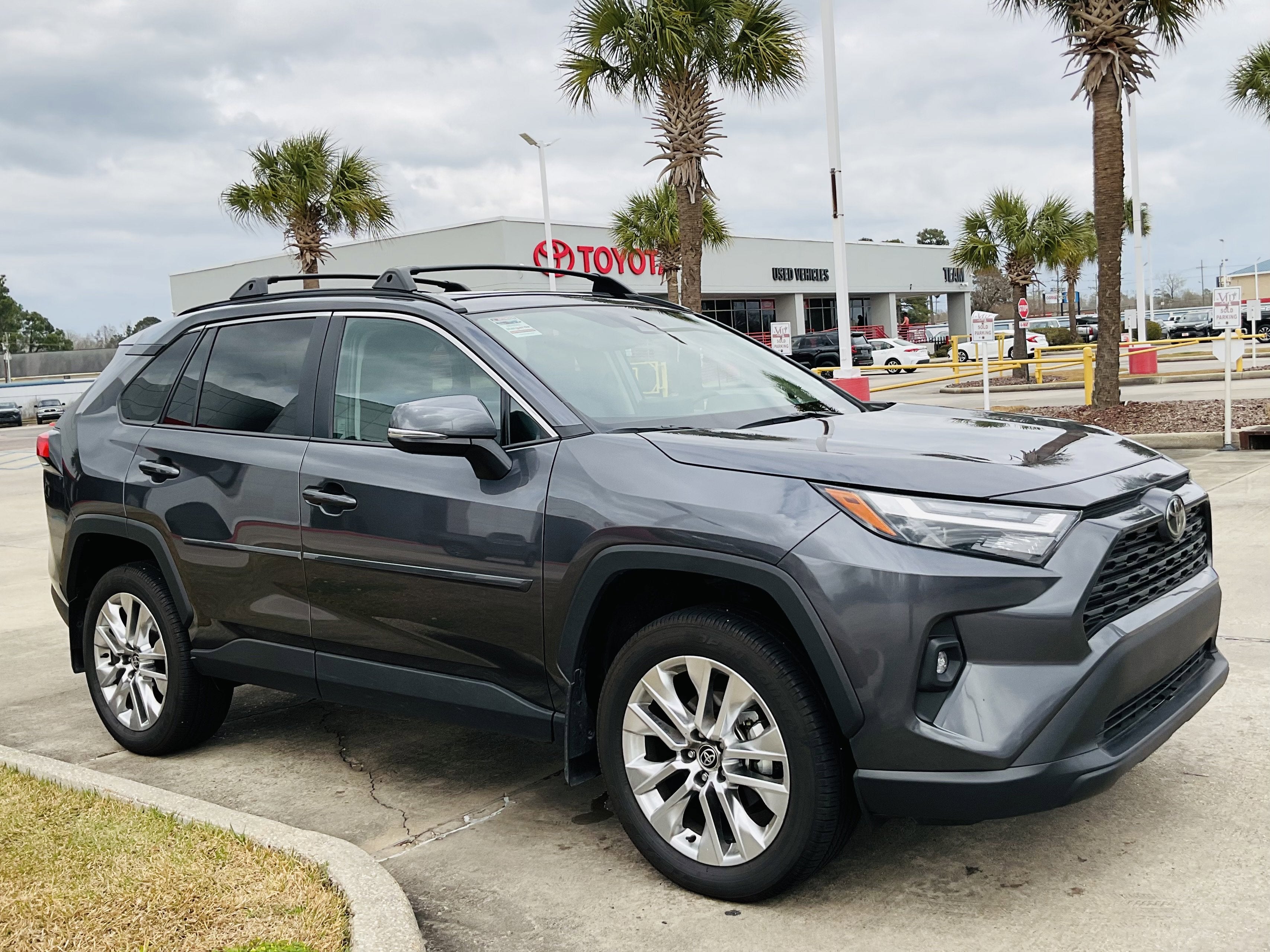 2025 Toyota RAV4 XLE Premium