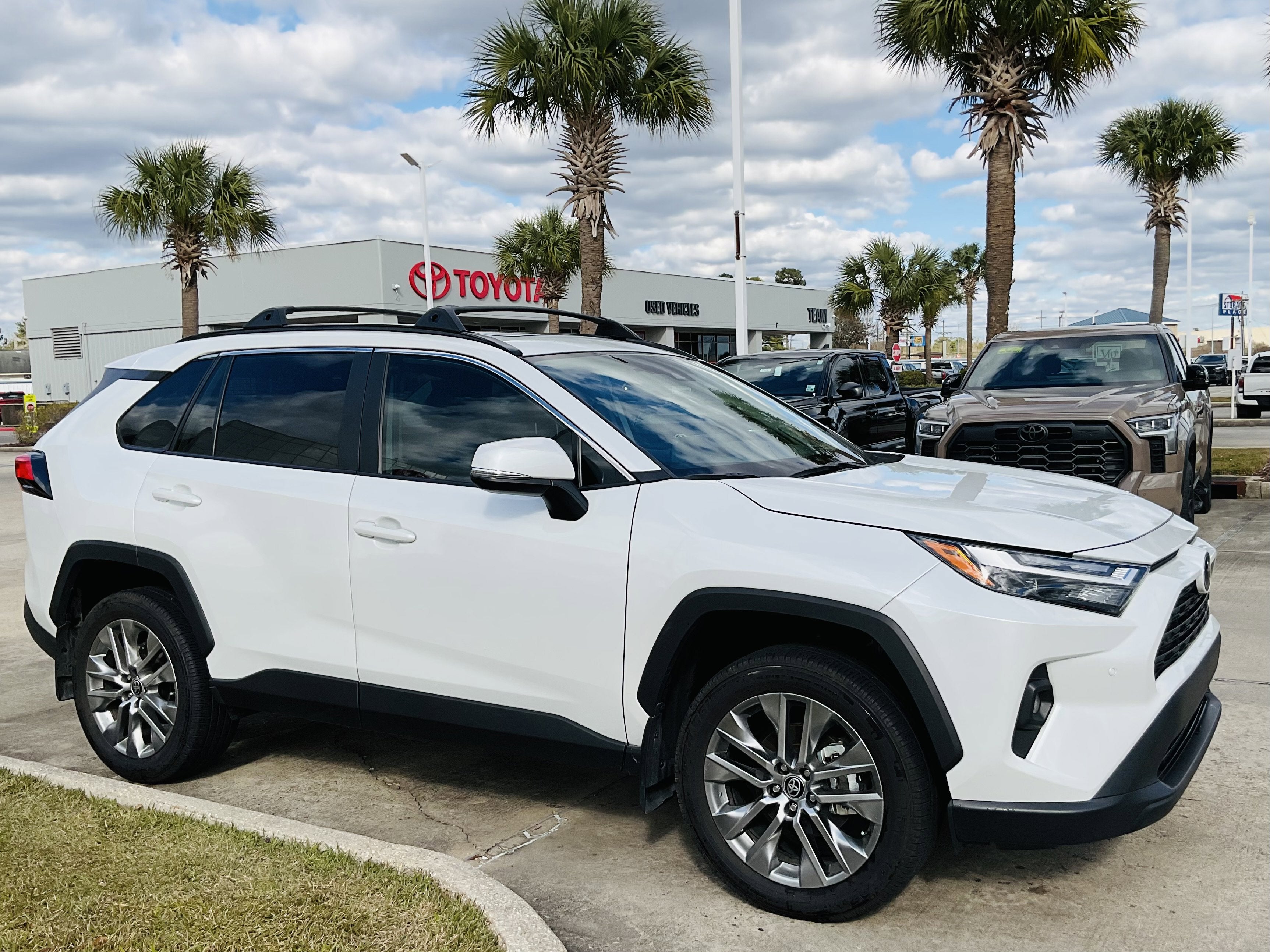 2025 Toyota RAV4 XLE Premium