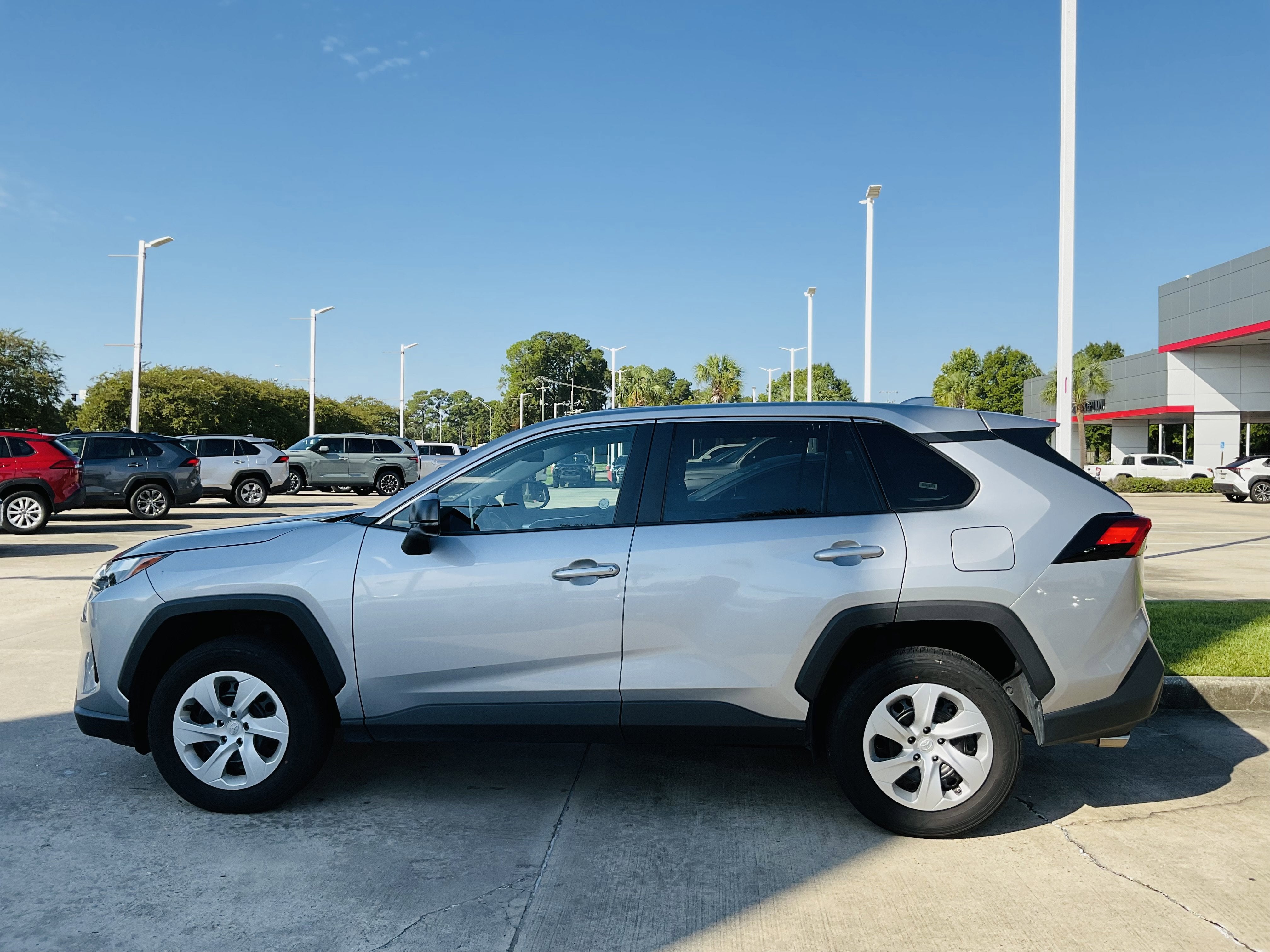 2024 Toyota RAV4 LE
