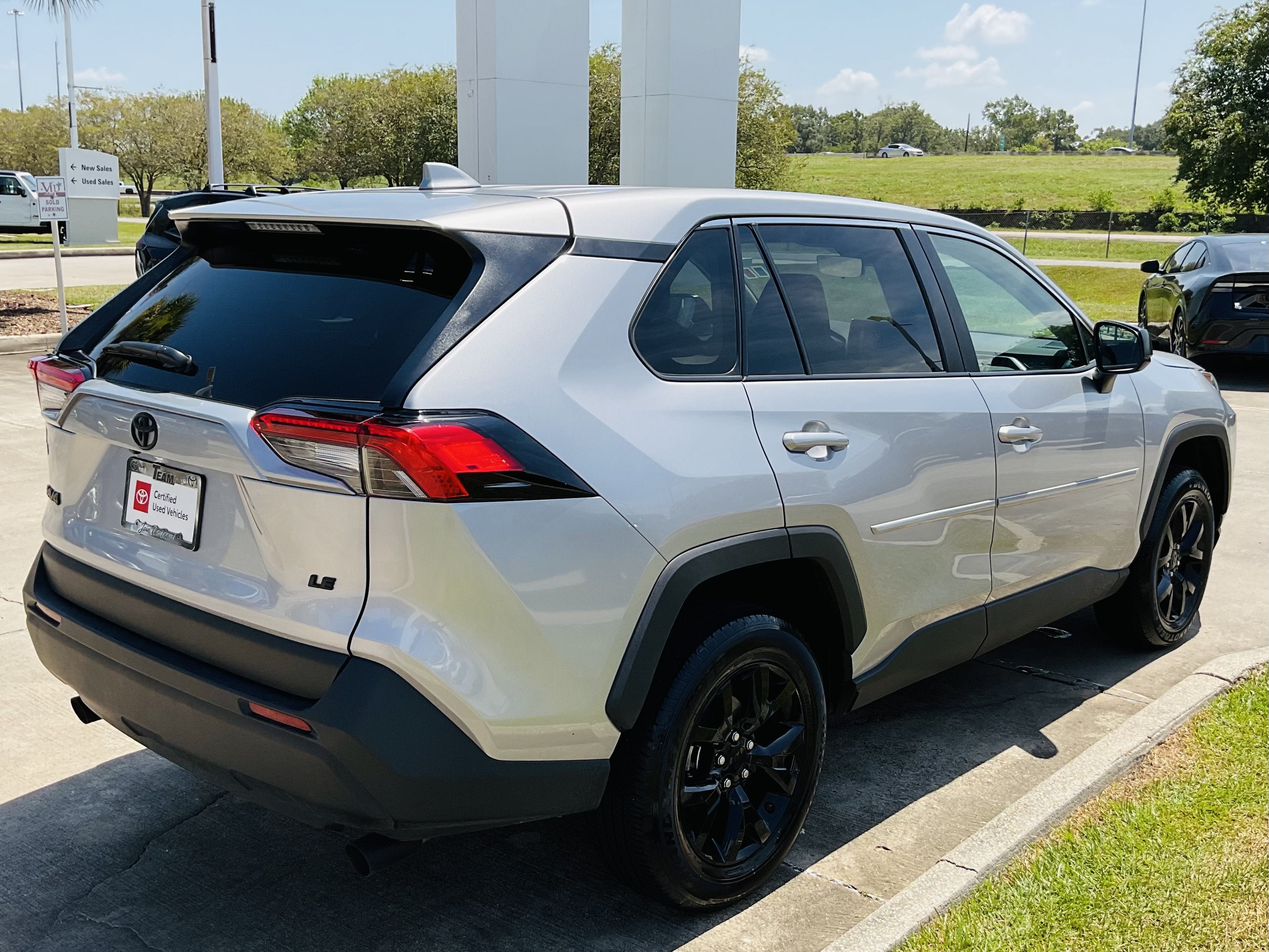 2025 Toyota RAV4 LE