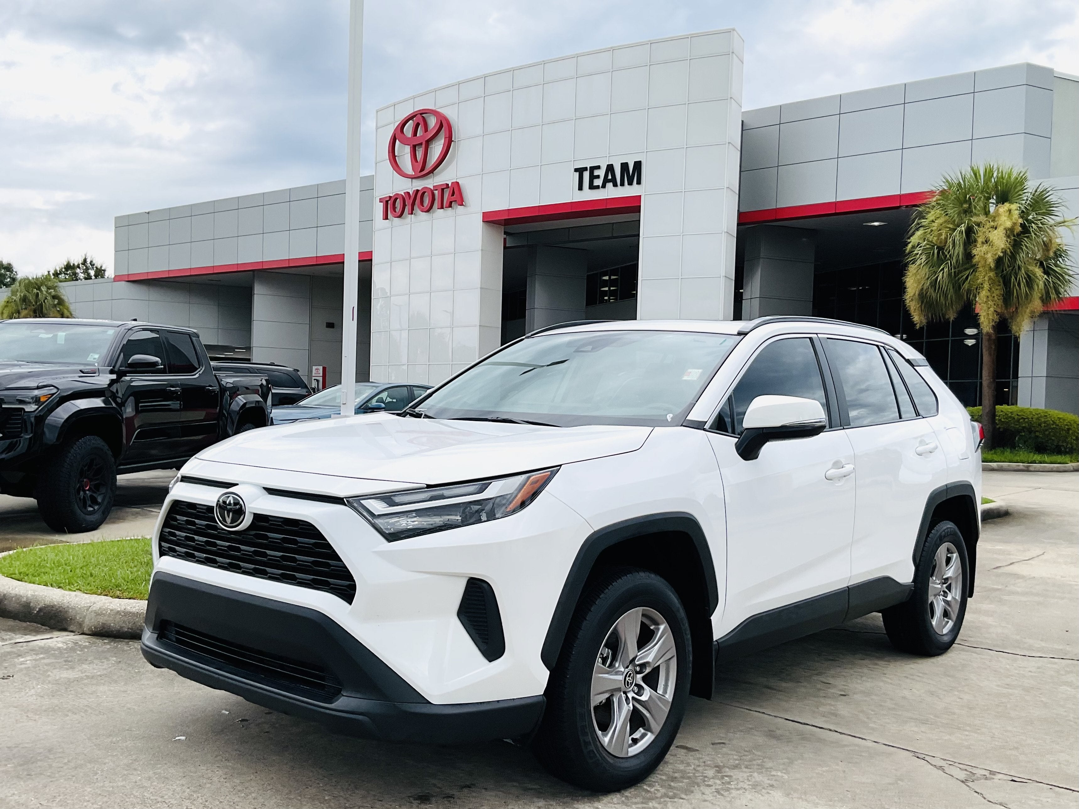 2025 Toyota RAV4 XLE