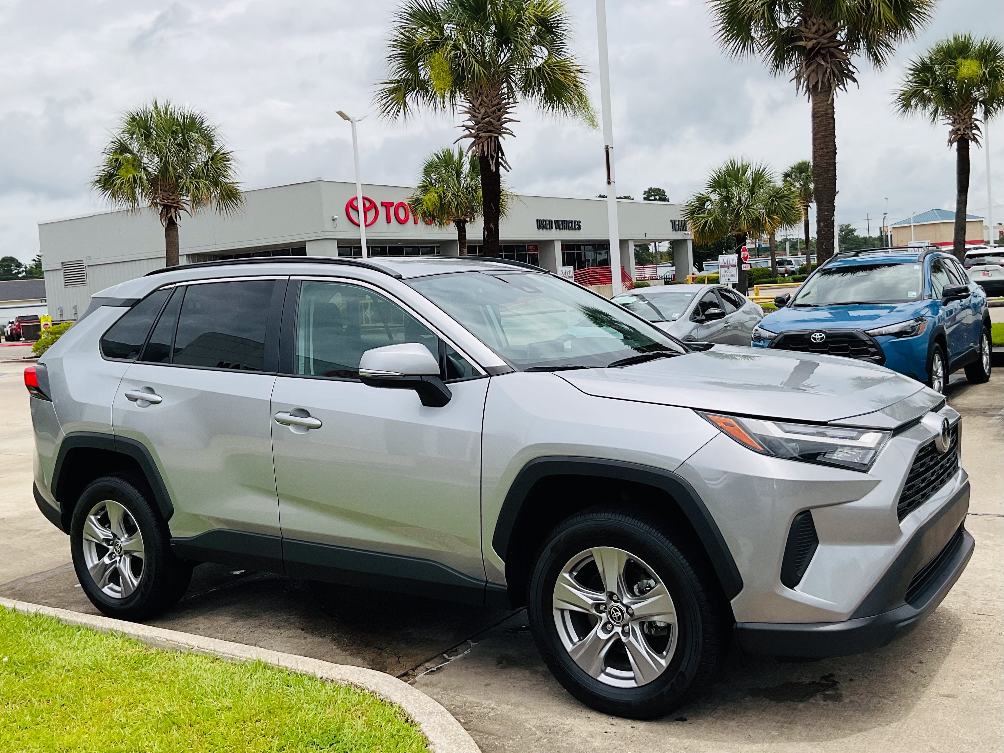 2025 Toyota RAV4 XLE