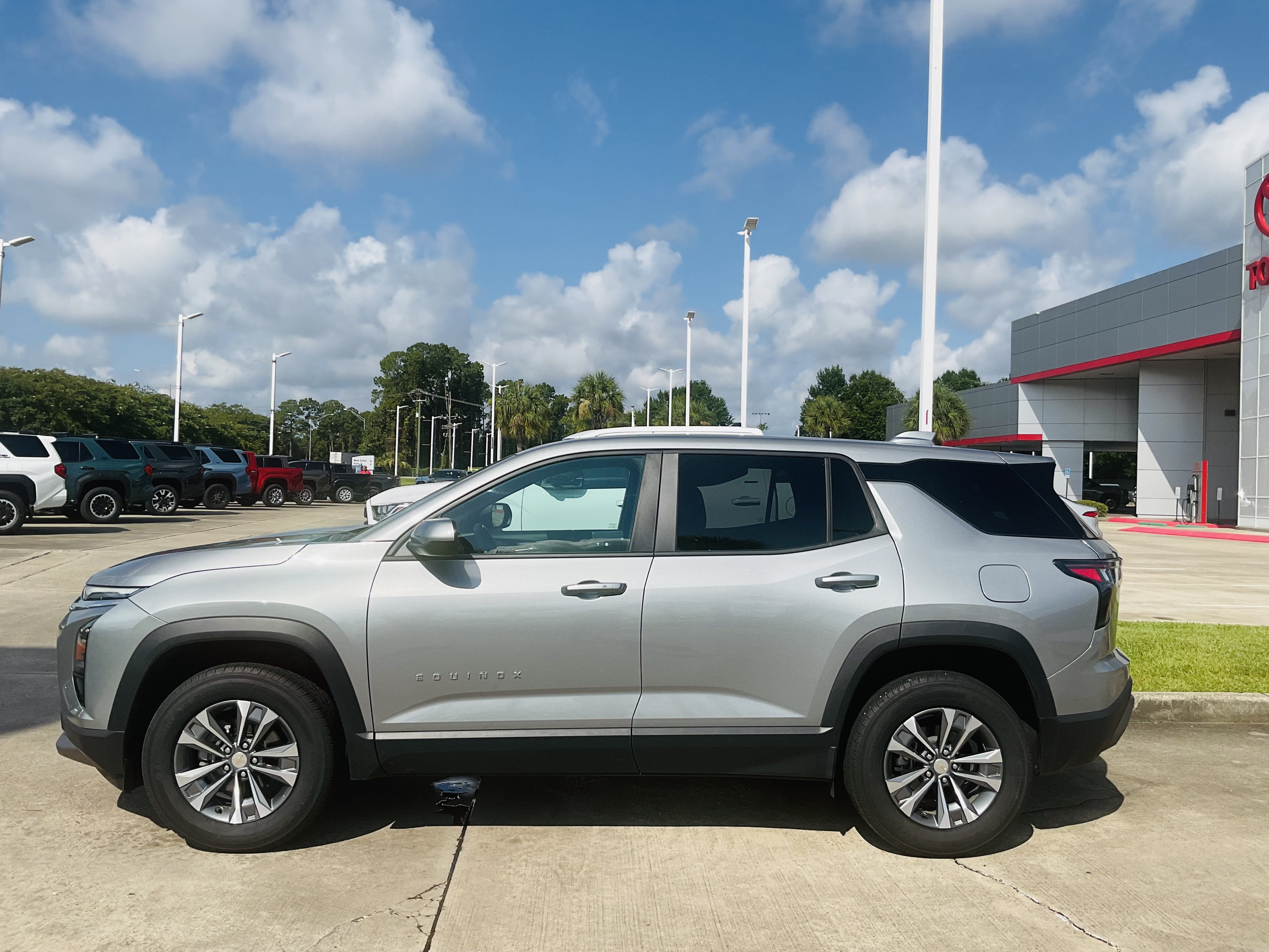 2025 Chevrolet Equinox FWD LT