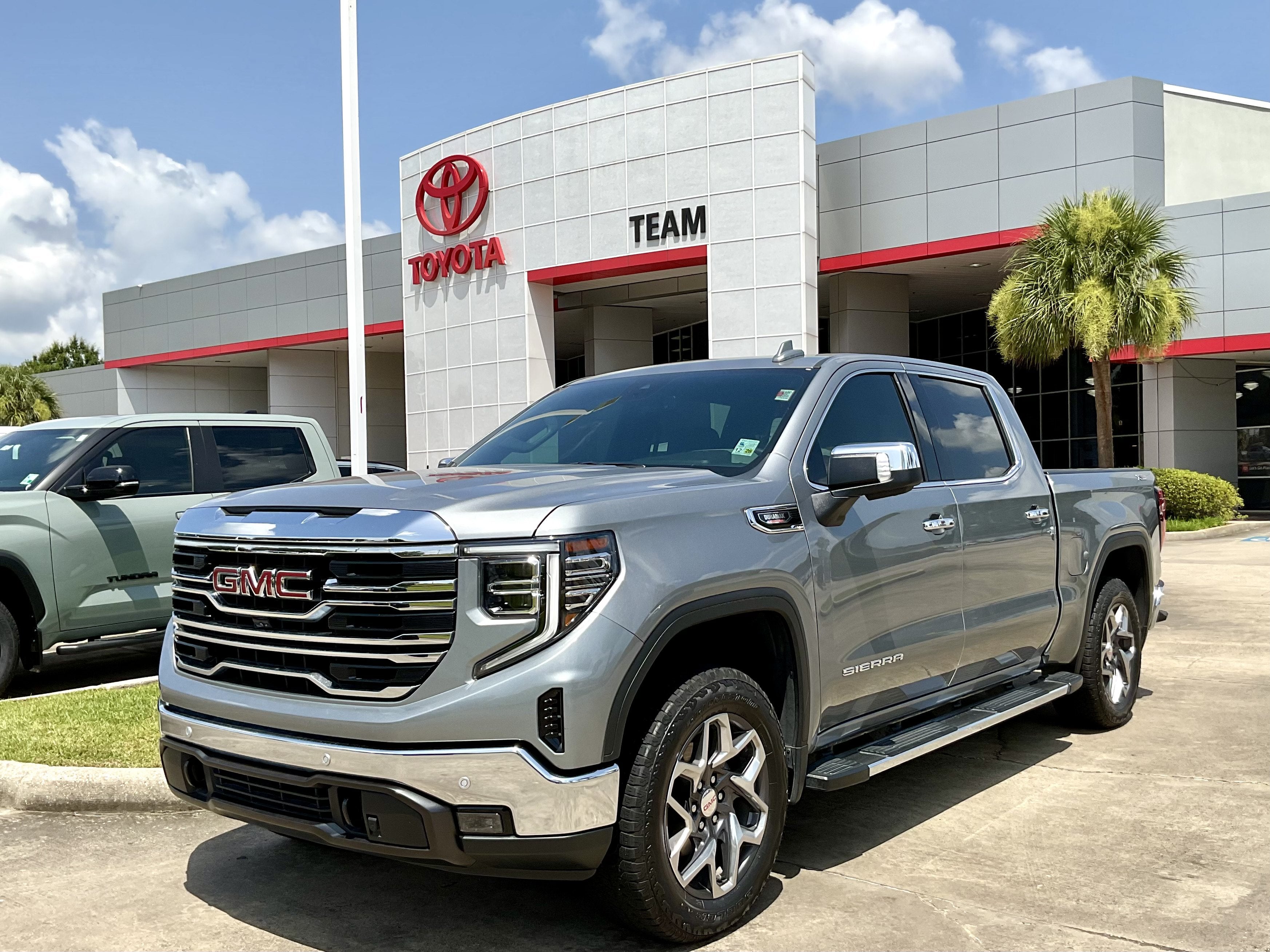 2025 GMC Sierra SLT