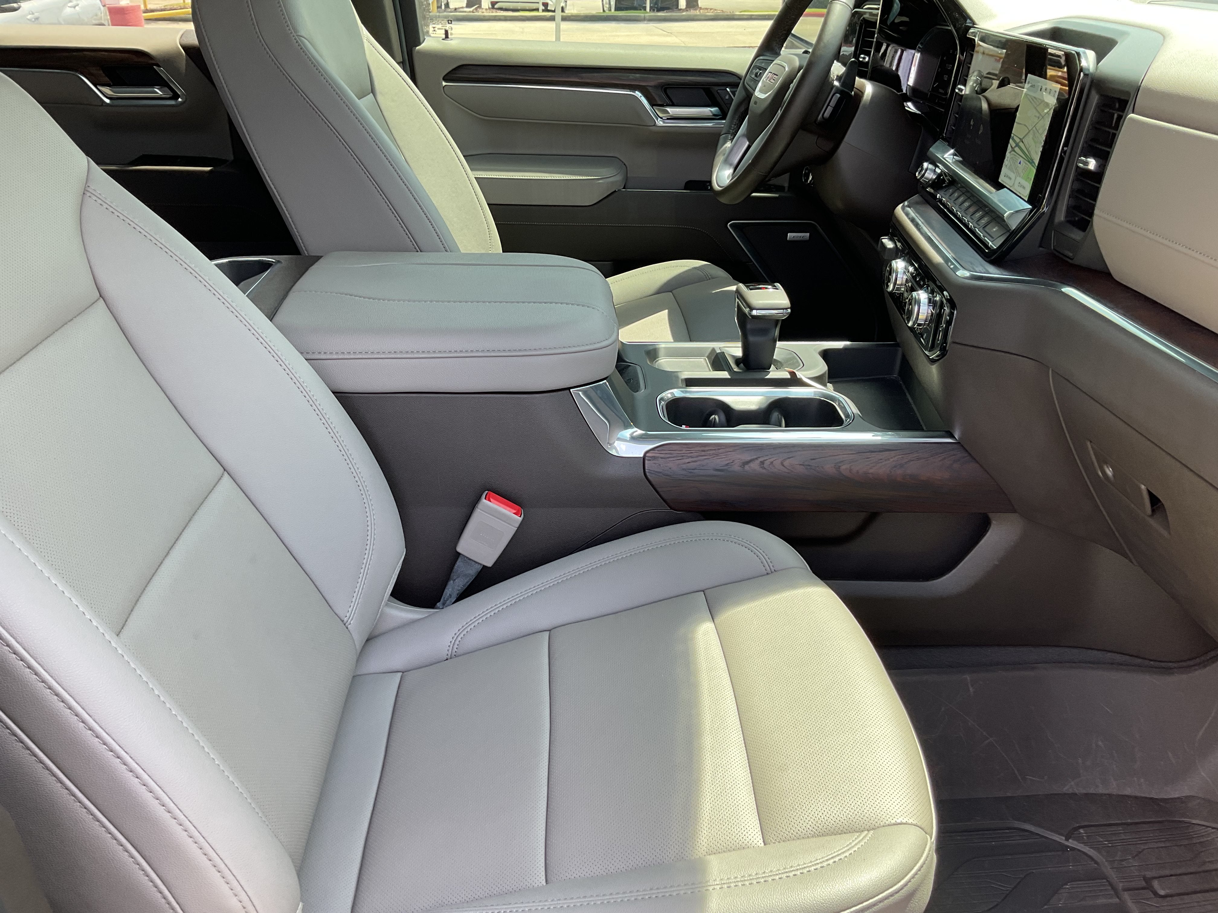 2025 GMC Sierra SLT