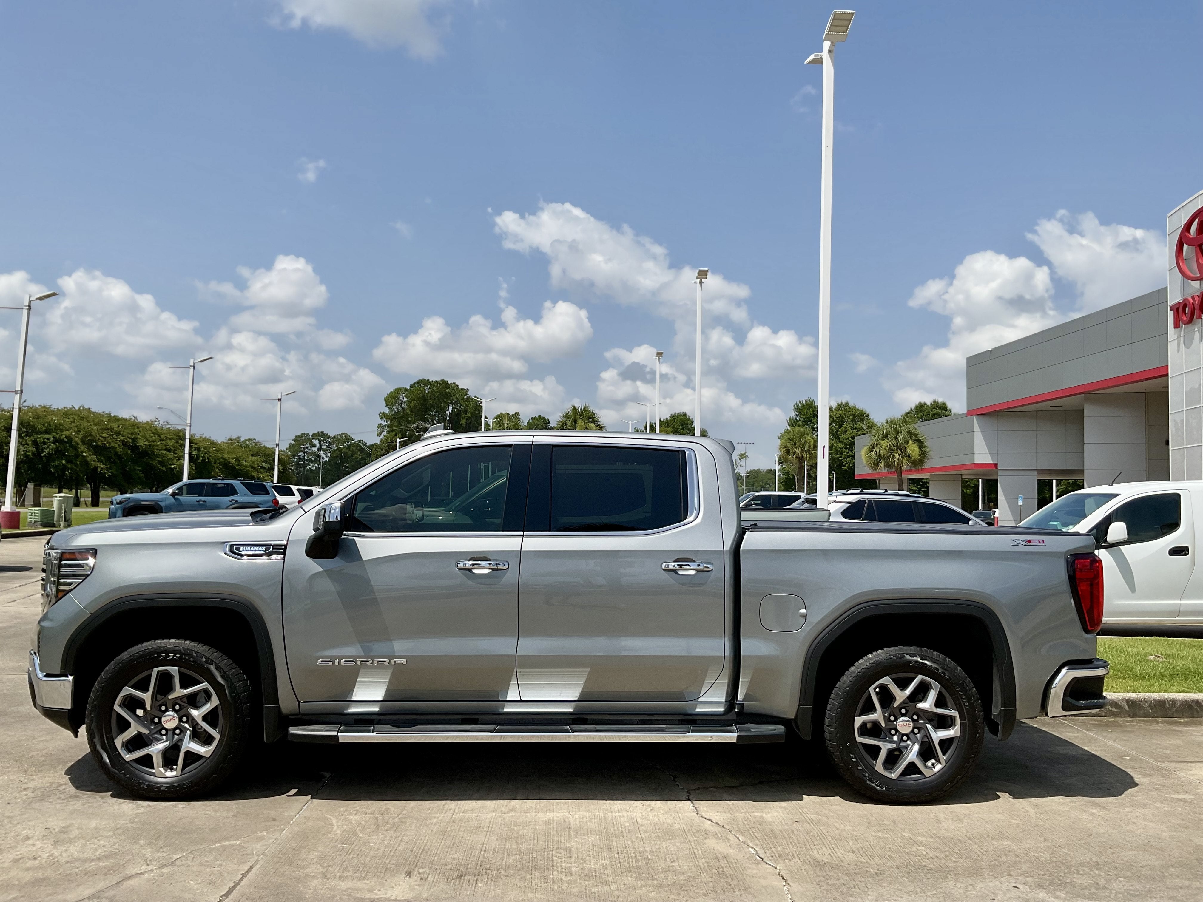 2025 GMC Sierra SLT
