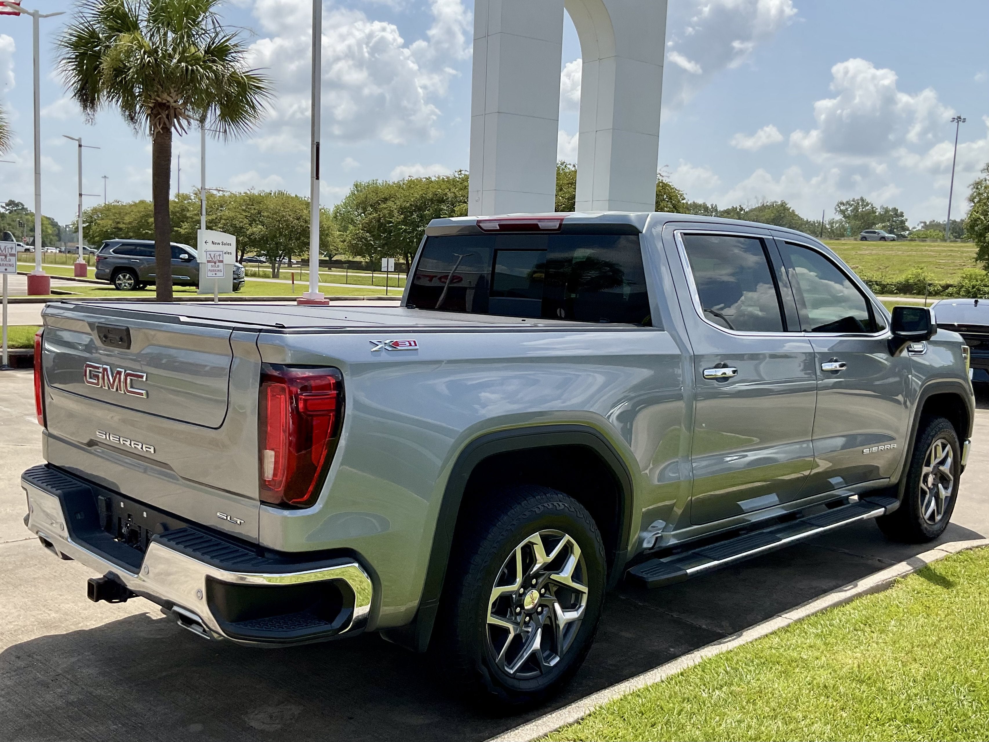 2025 GMC Sierra SLT