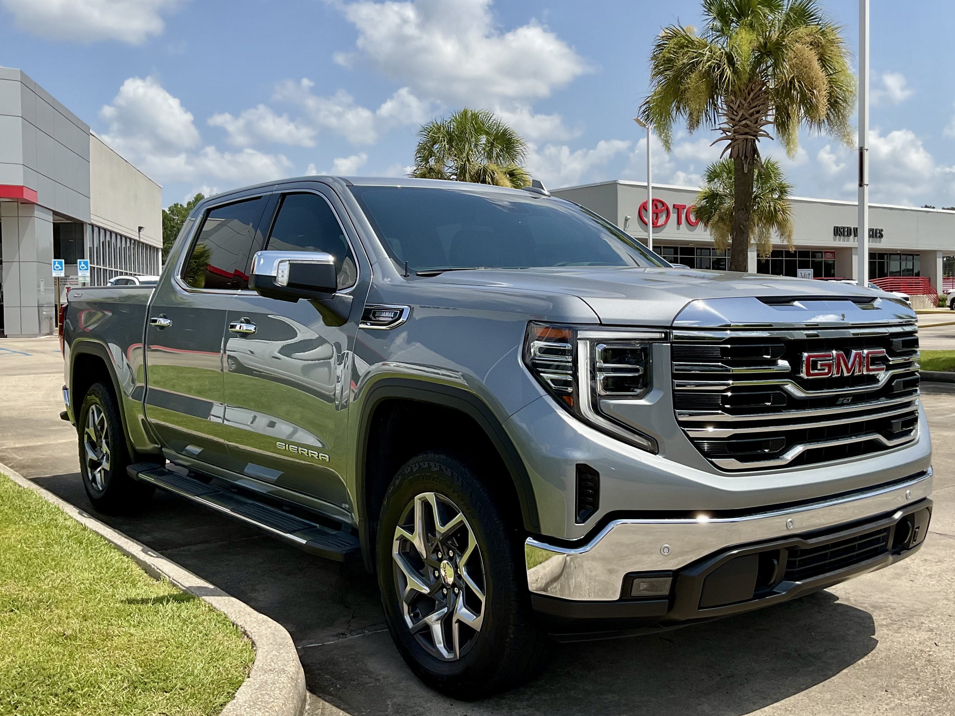 2025 GMC Sierra SLT