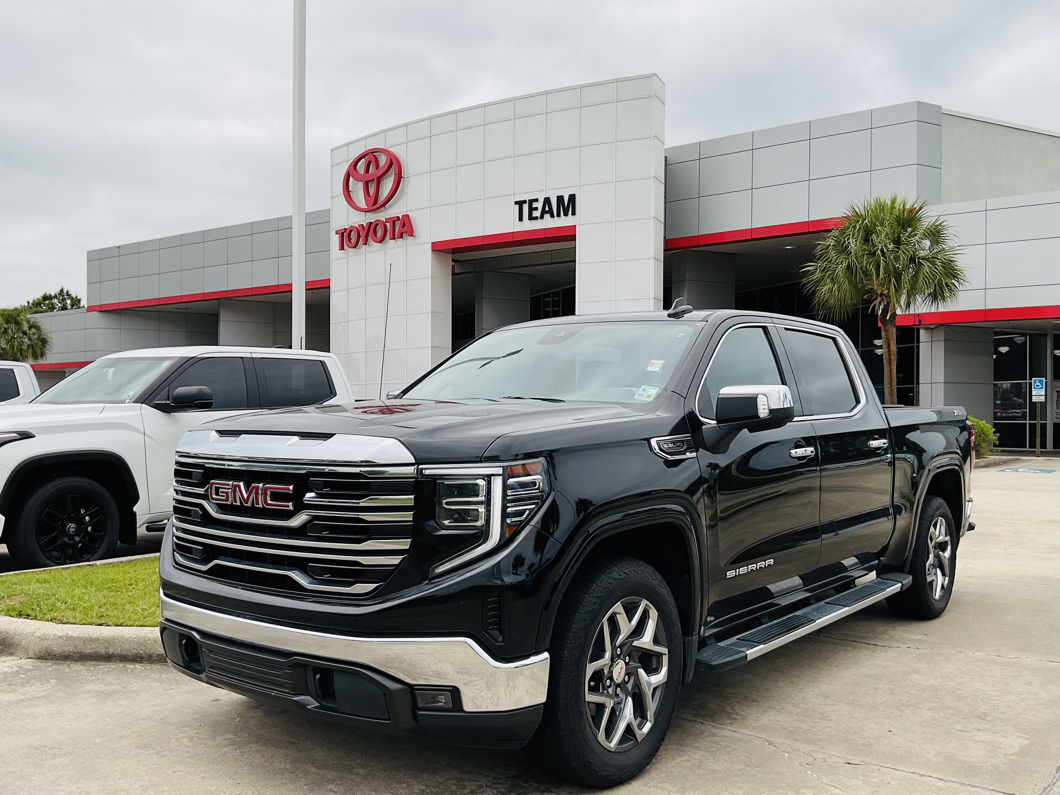 2023 GMC Sierra SLT