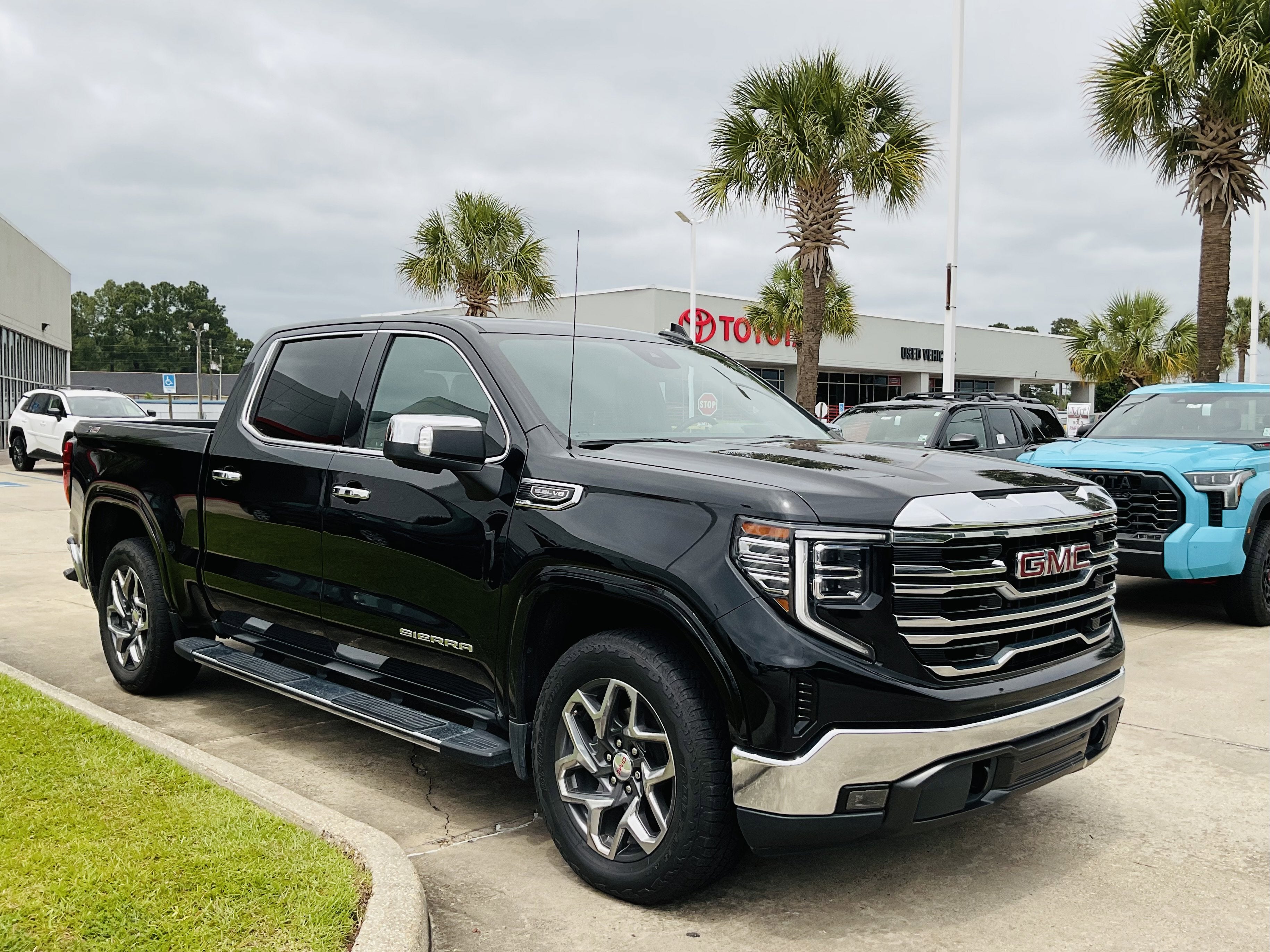 2023 GMC Sierra SLT