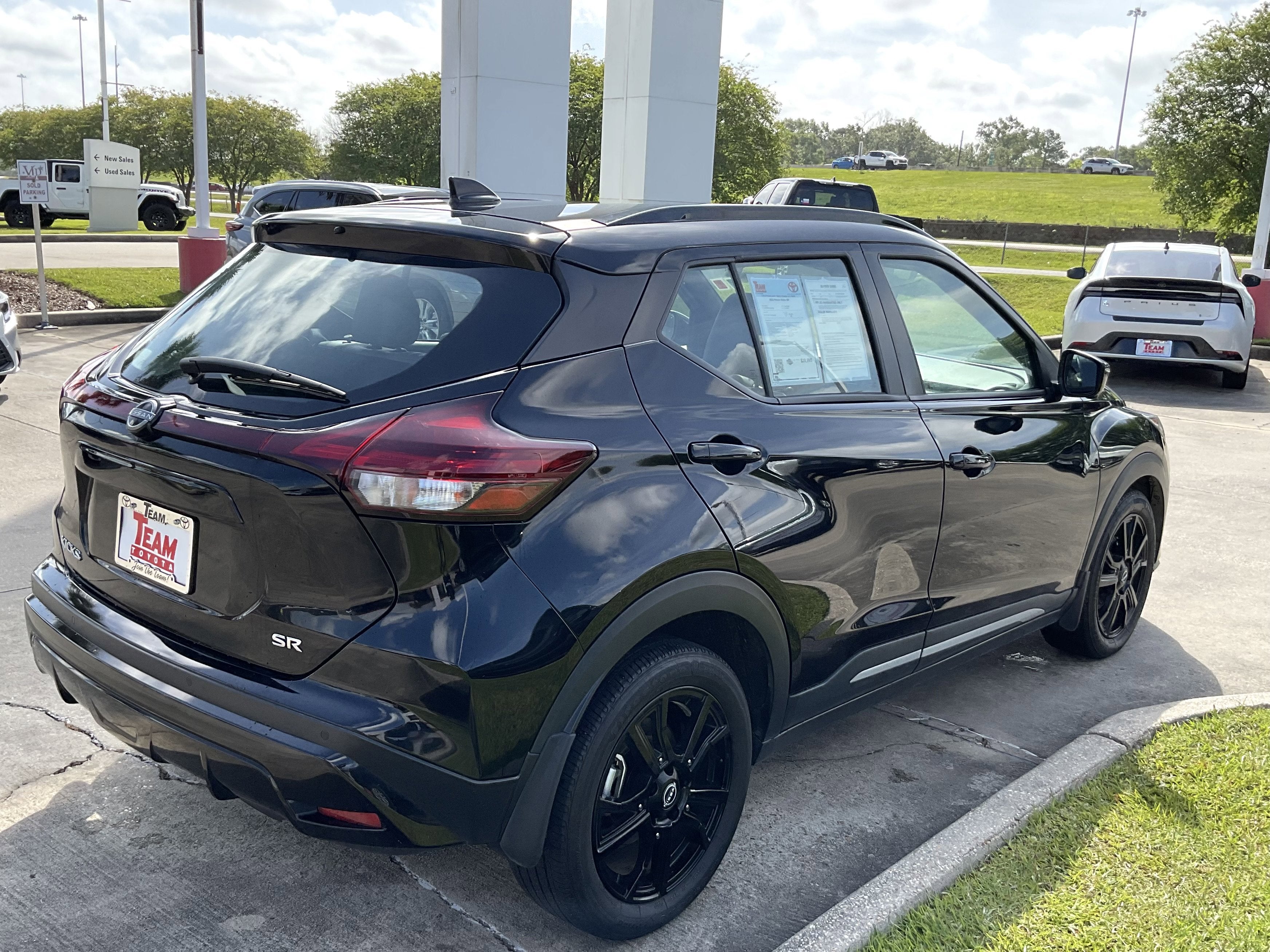 2023 Nissan Kicks SR