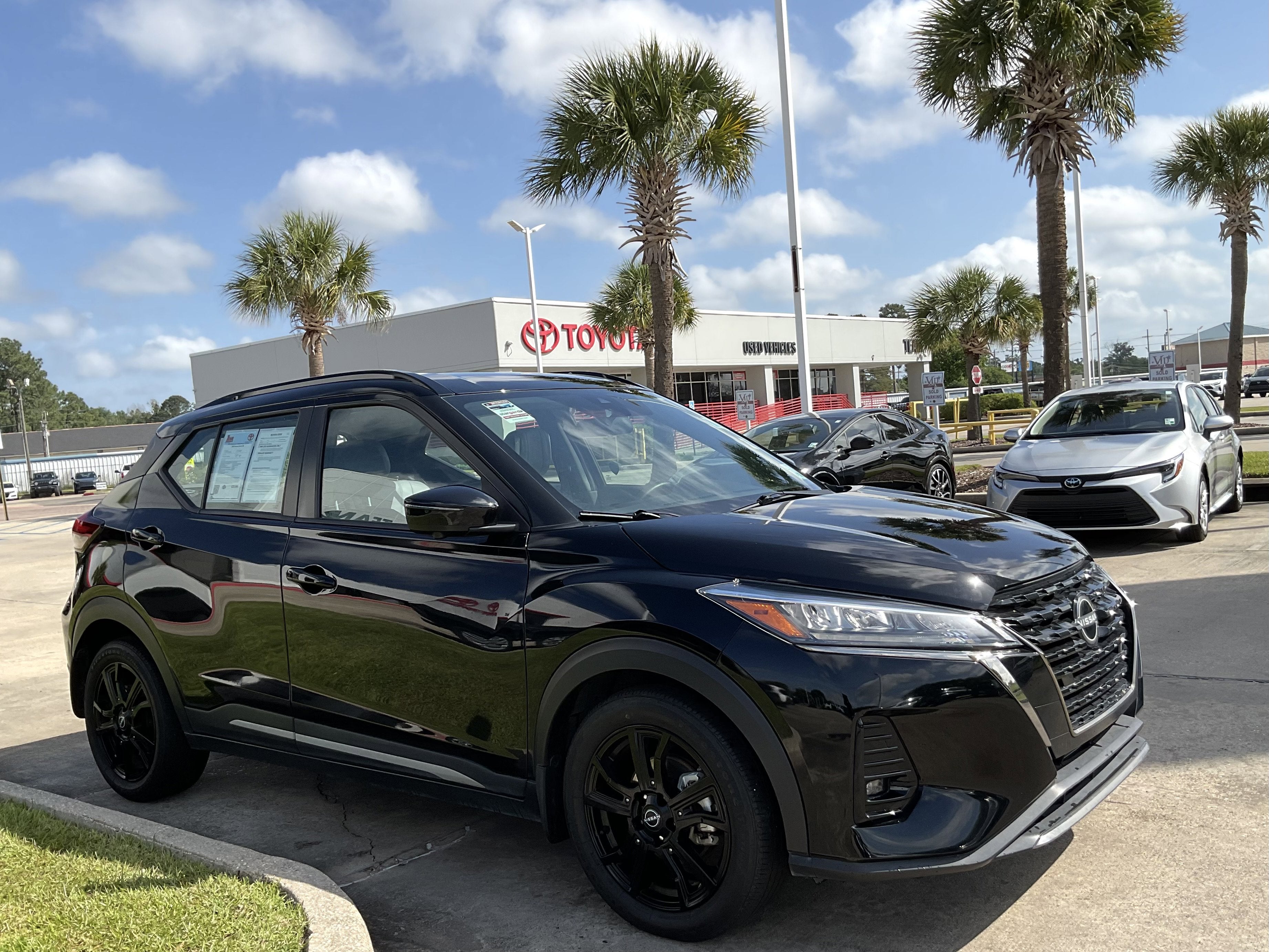 2023 Nissan Kicks SR