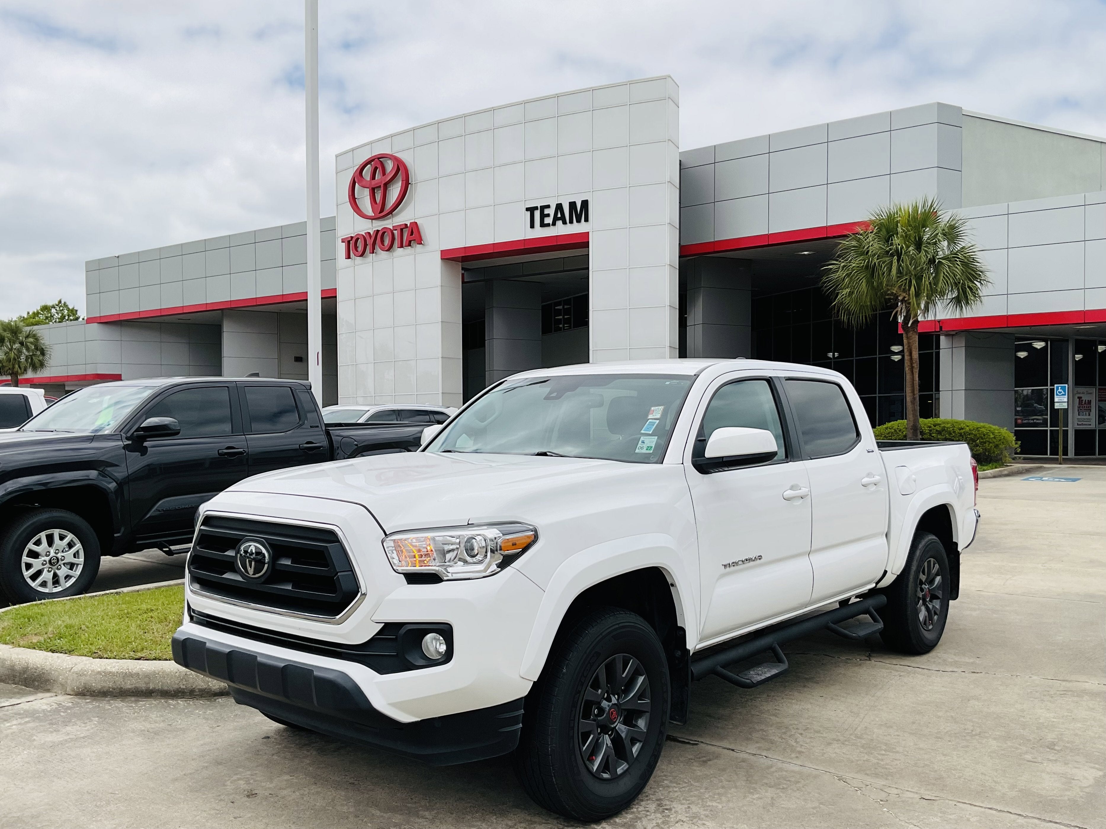 2023 Toyota TACOMA SR5 SR5