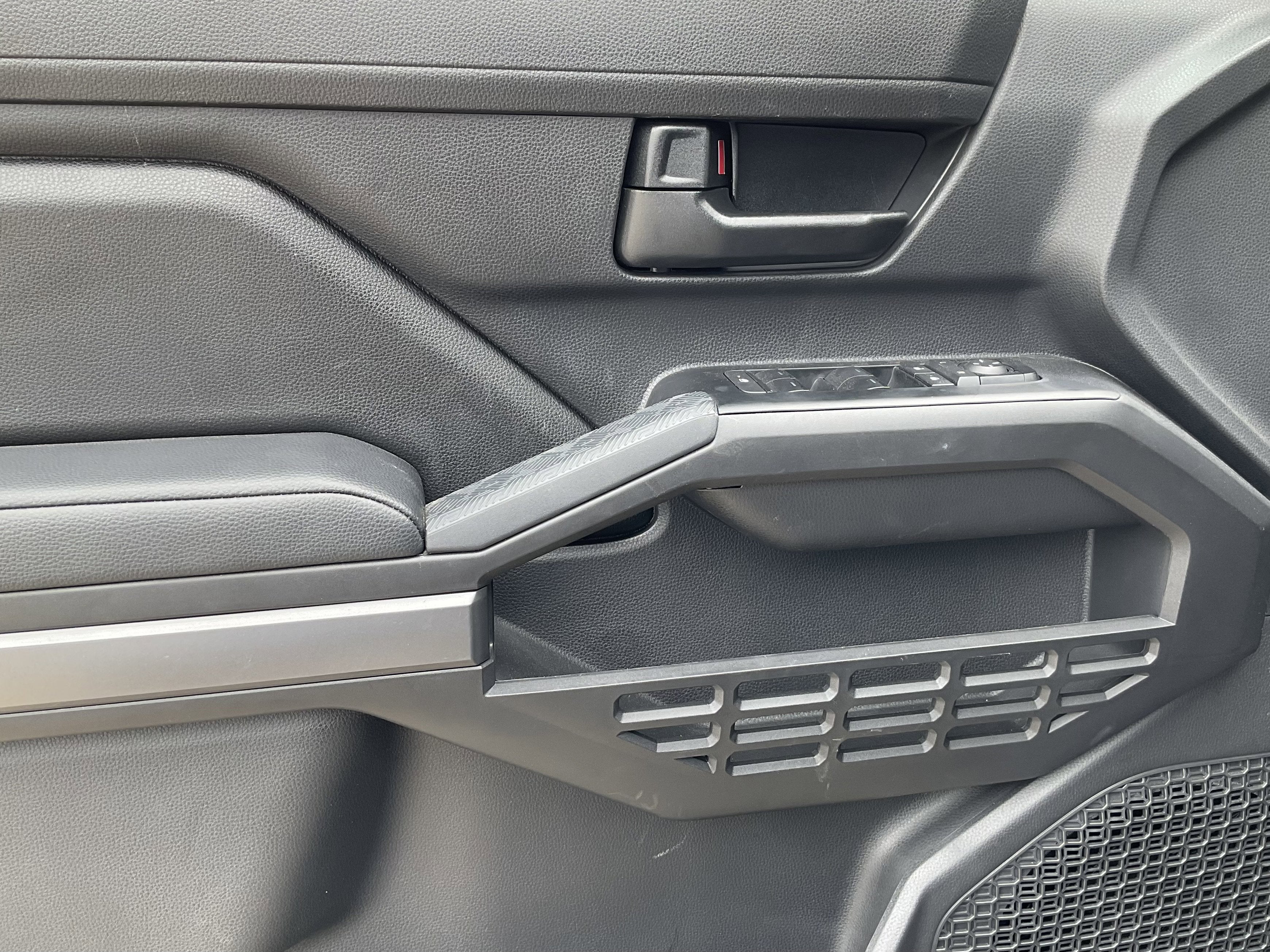 2025 Toyota TACOMA SR5 SR5