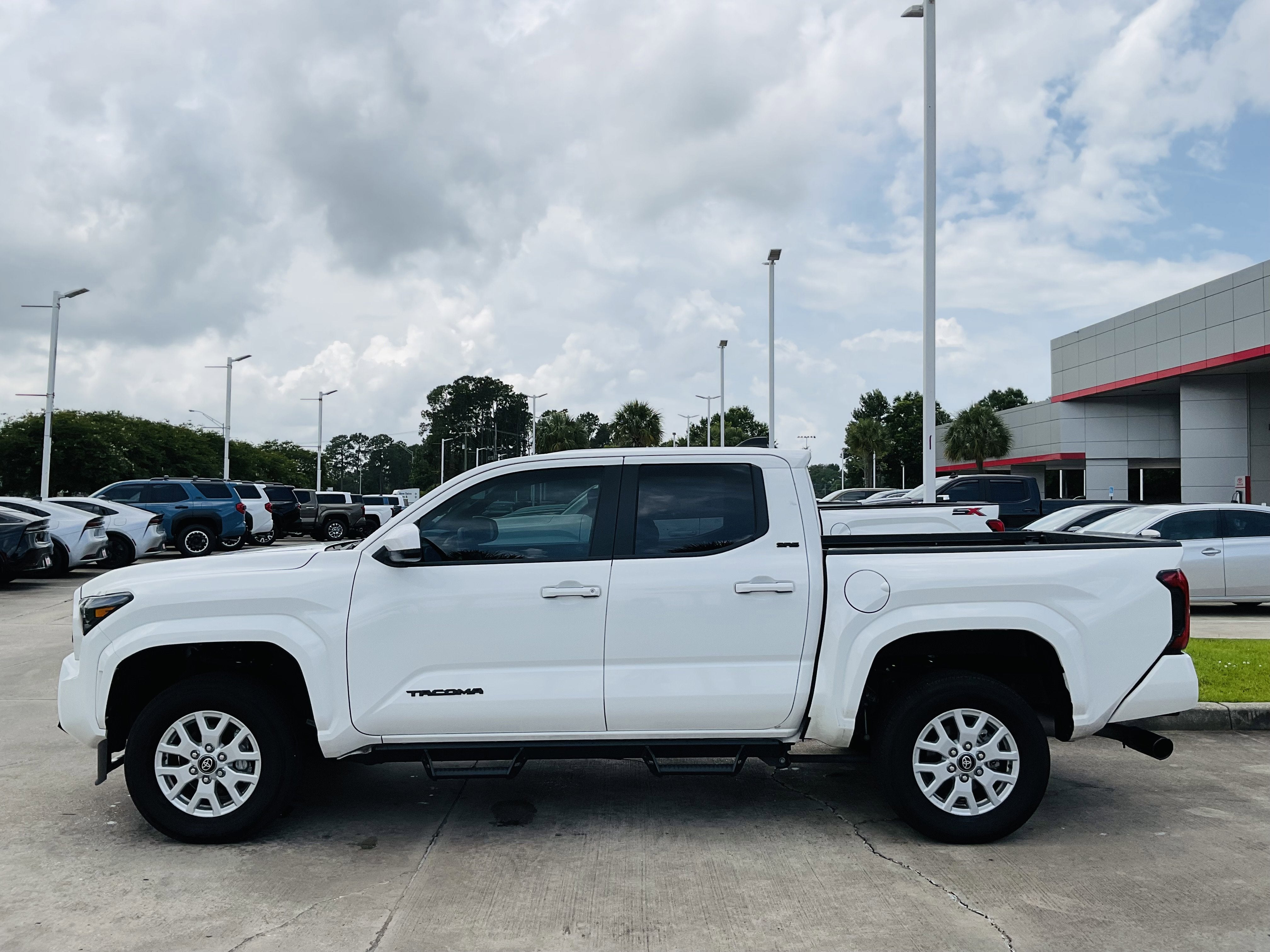 2025 Toyota Tacoma 4WD SR5