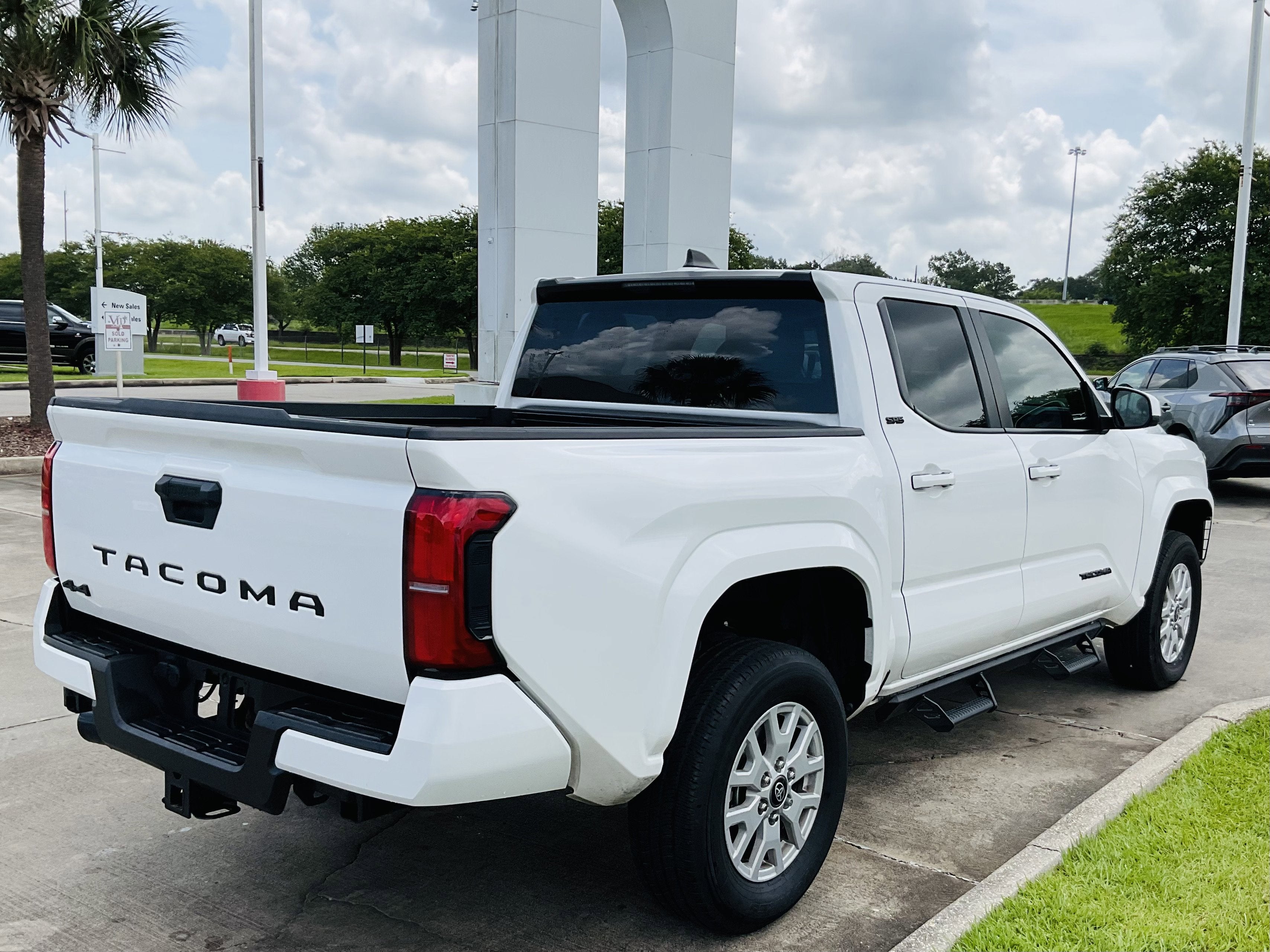 2025 Toyota Tacoma 4WD SR5