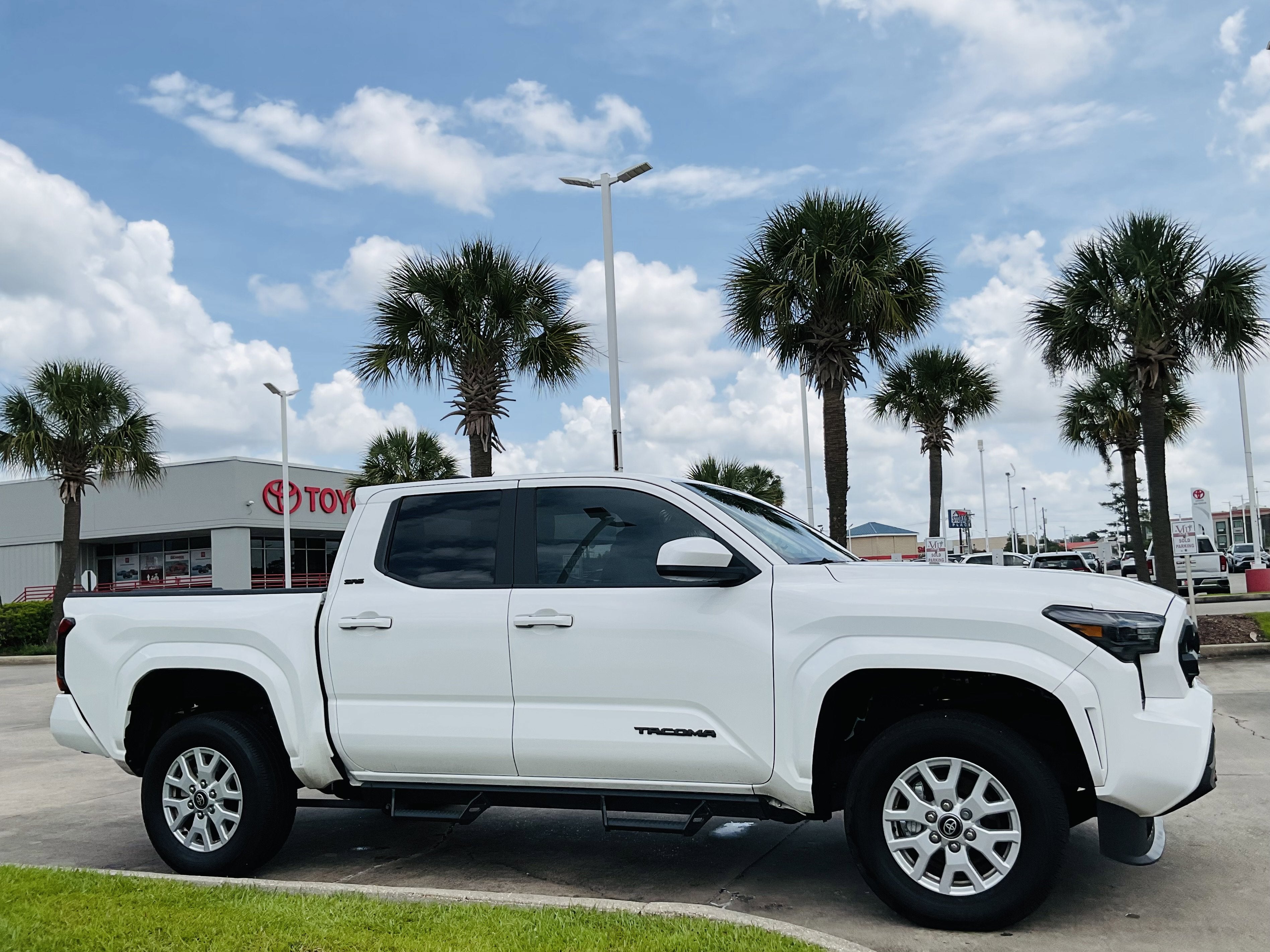 2025 Toyota Tacoma 4WD SR5
