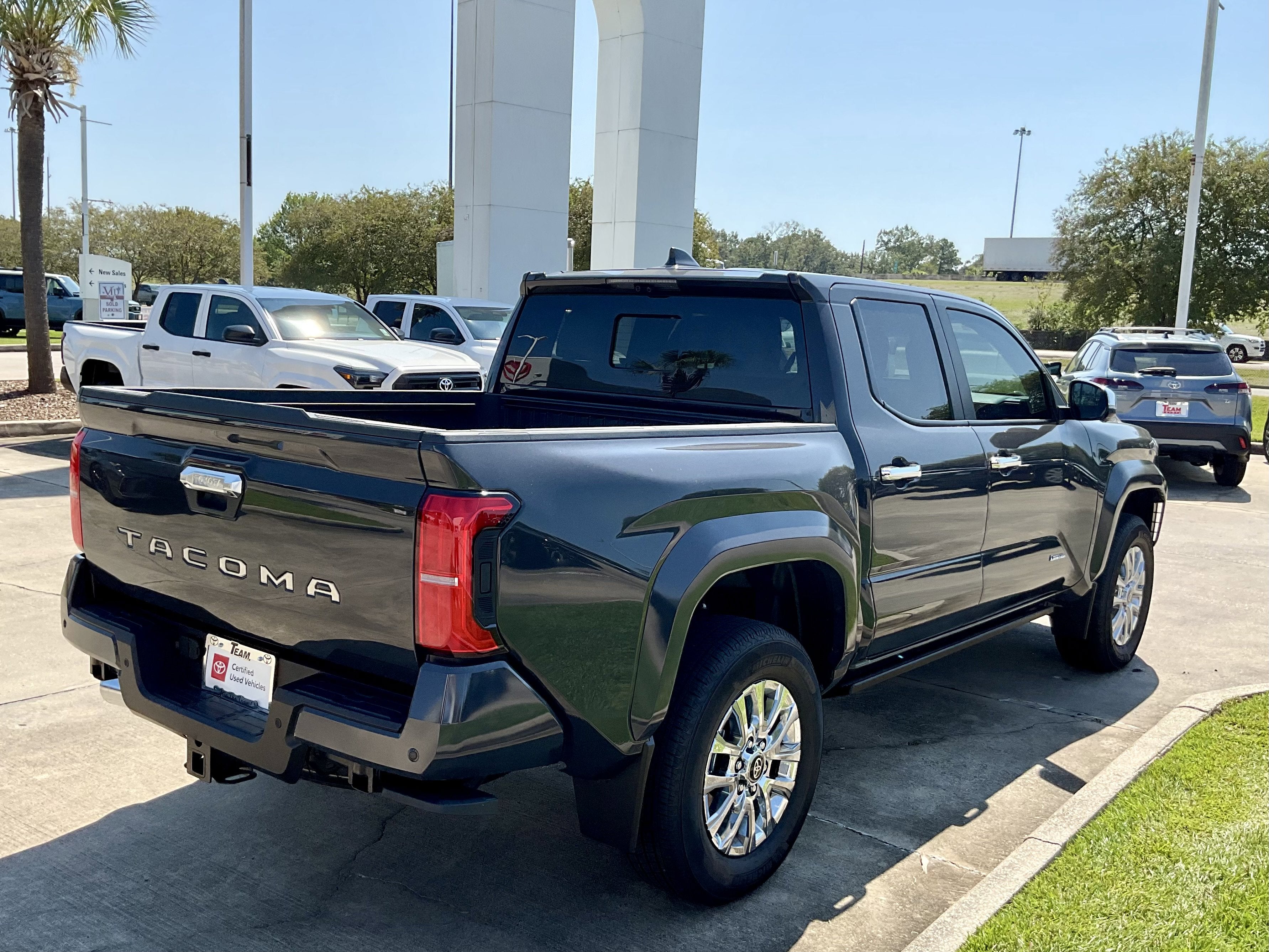 2025 Toyota TACOMA LIMITED TRD Sport