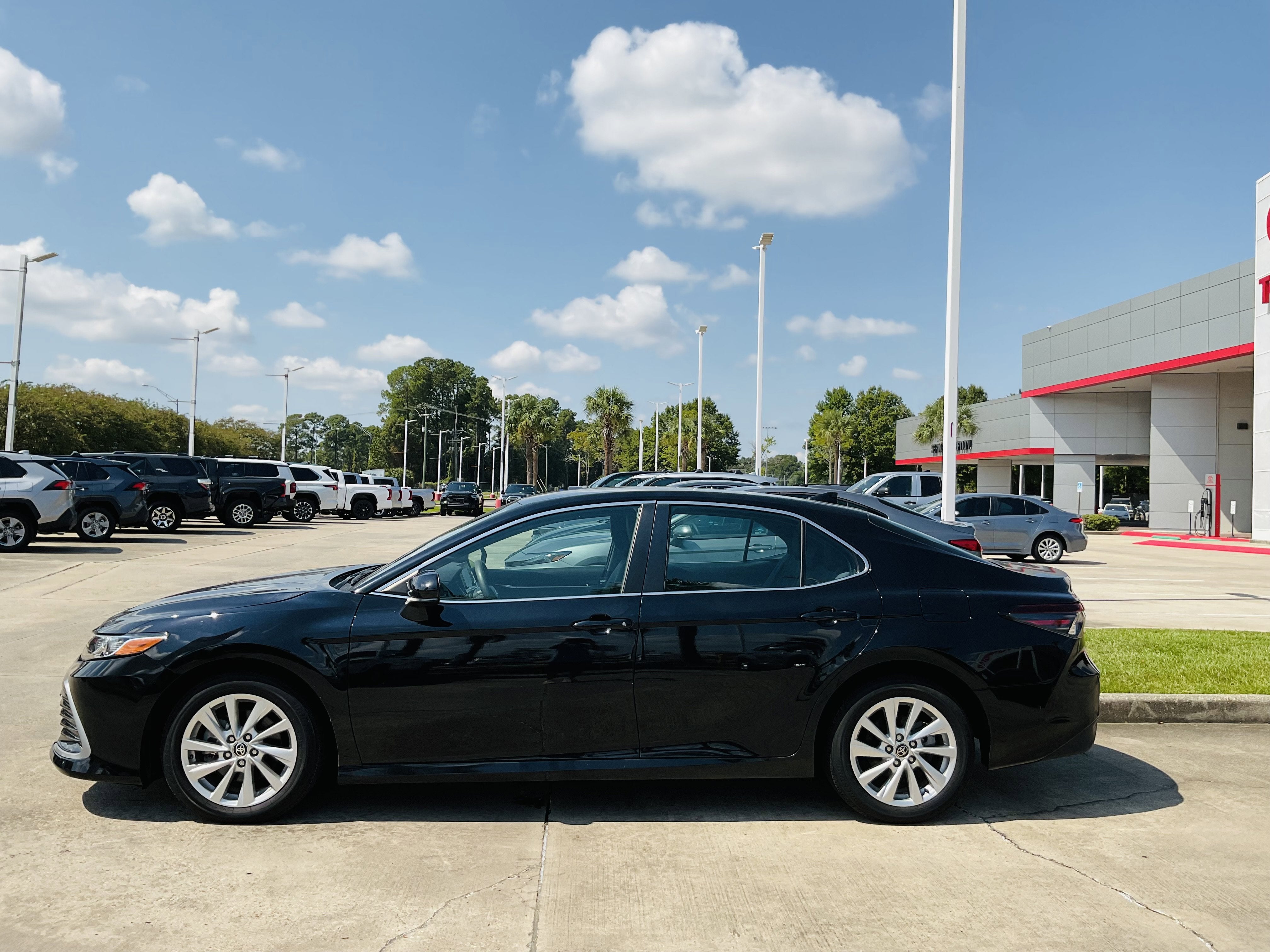 2023 Toyota CAMRY LE