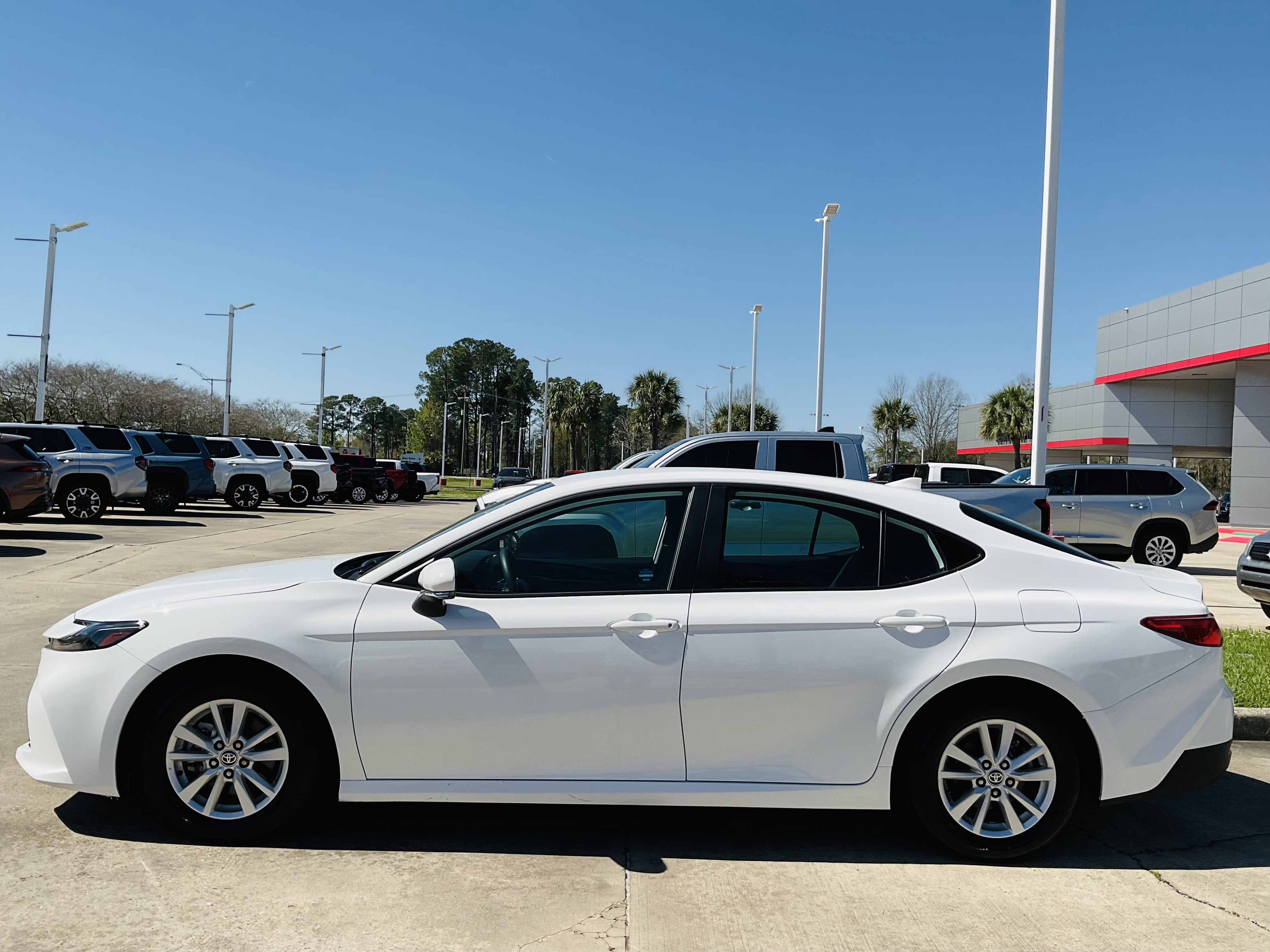 2025 Toyota CAMRY LE
