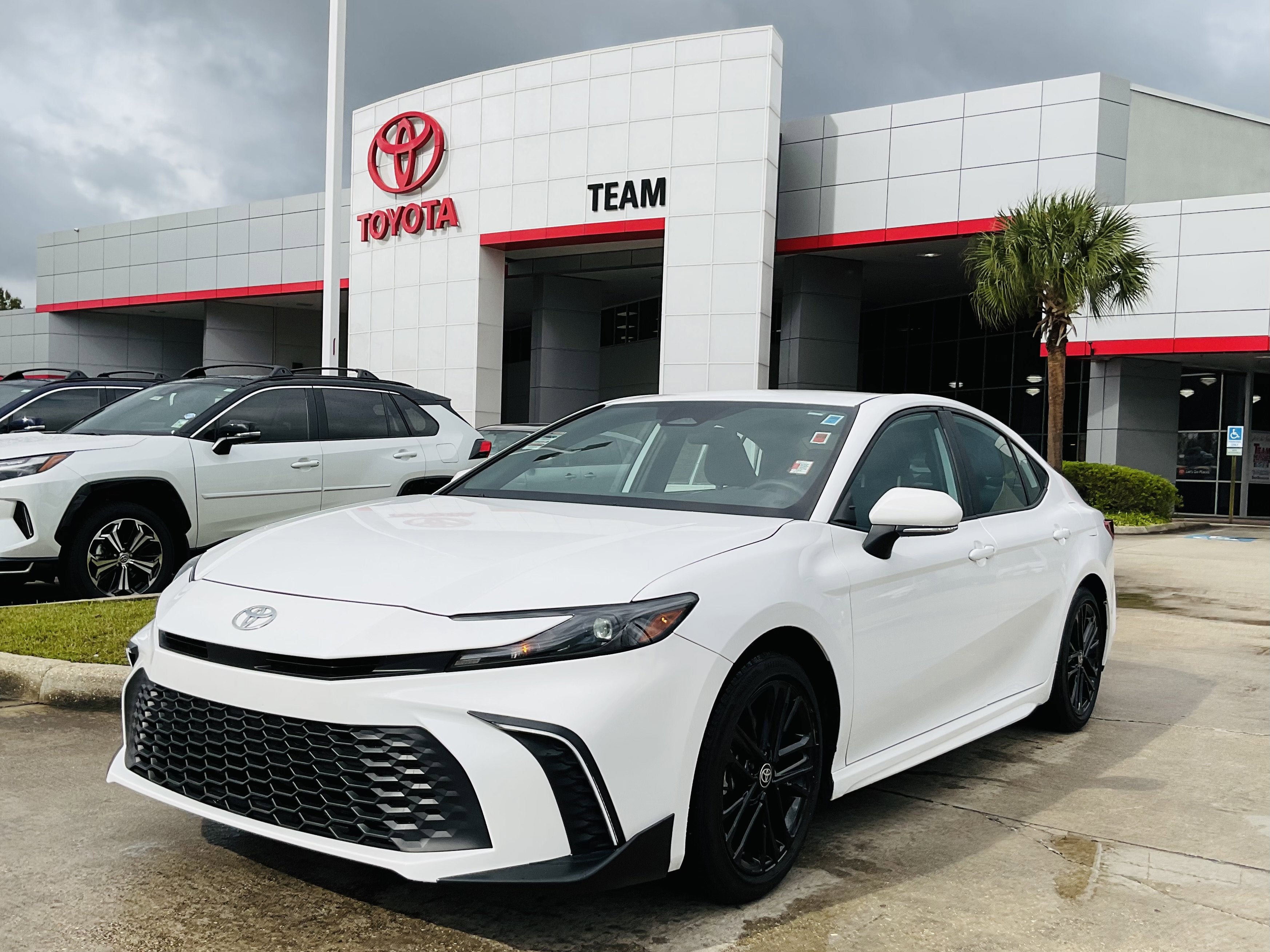 2025 Toyota CAMRY SE