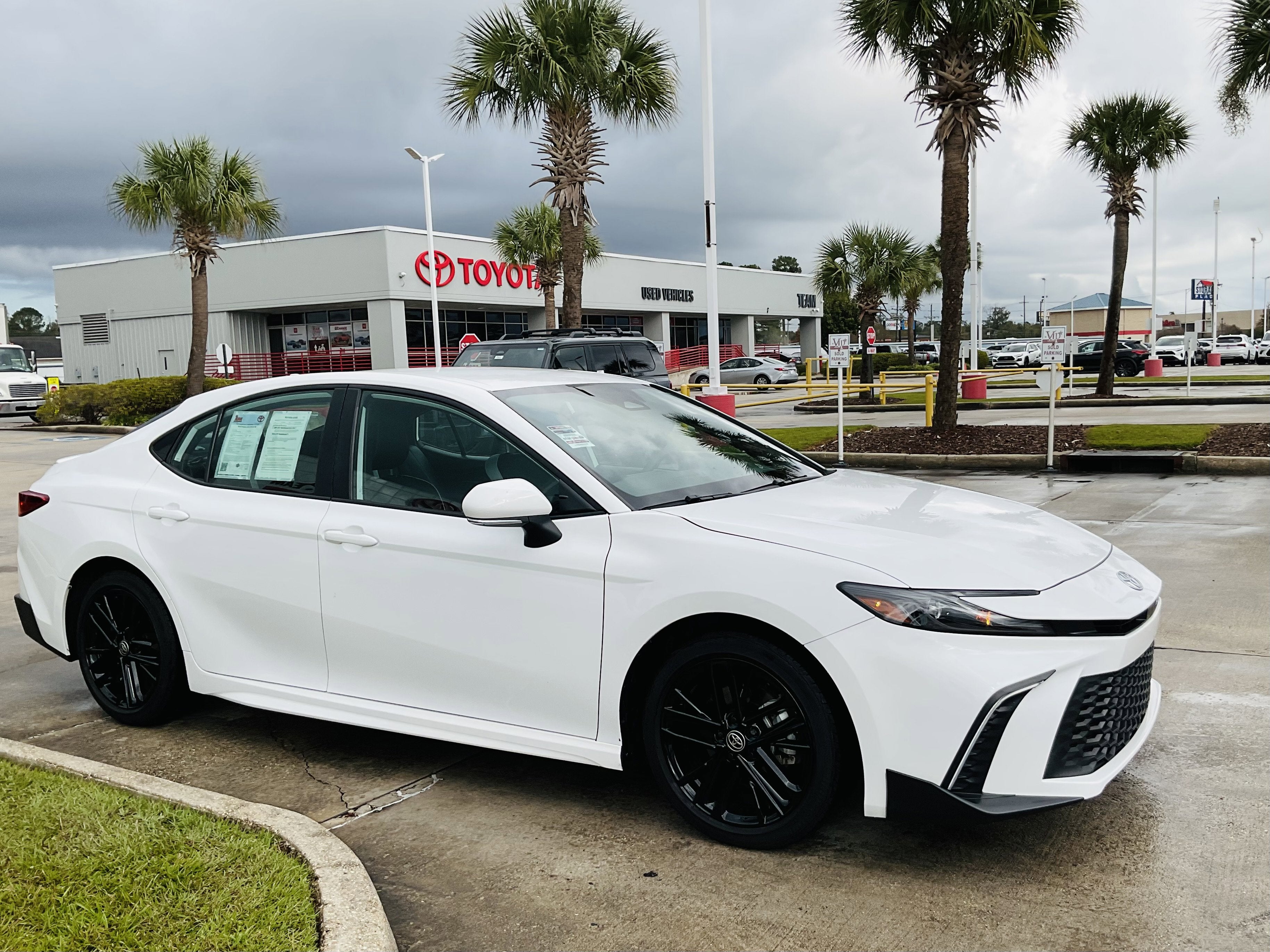 2025 Toyota CAMRY SE