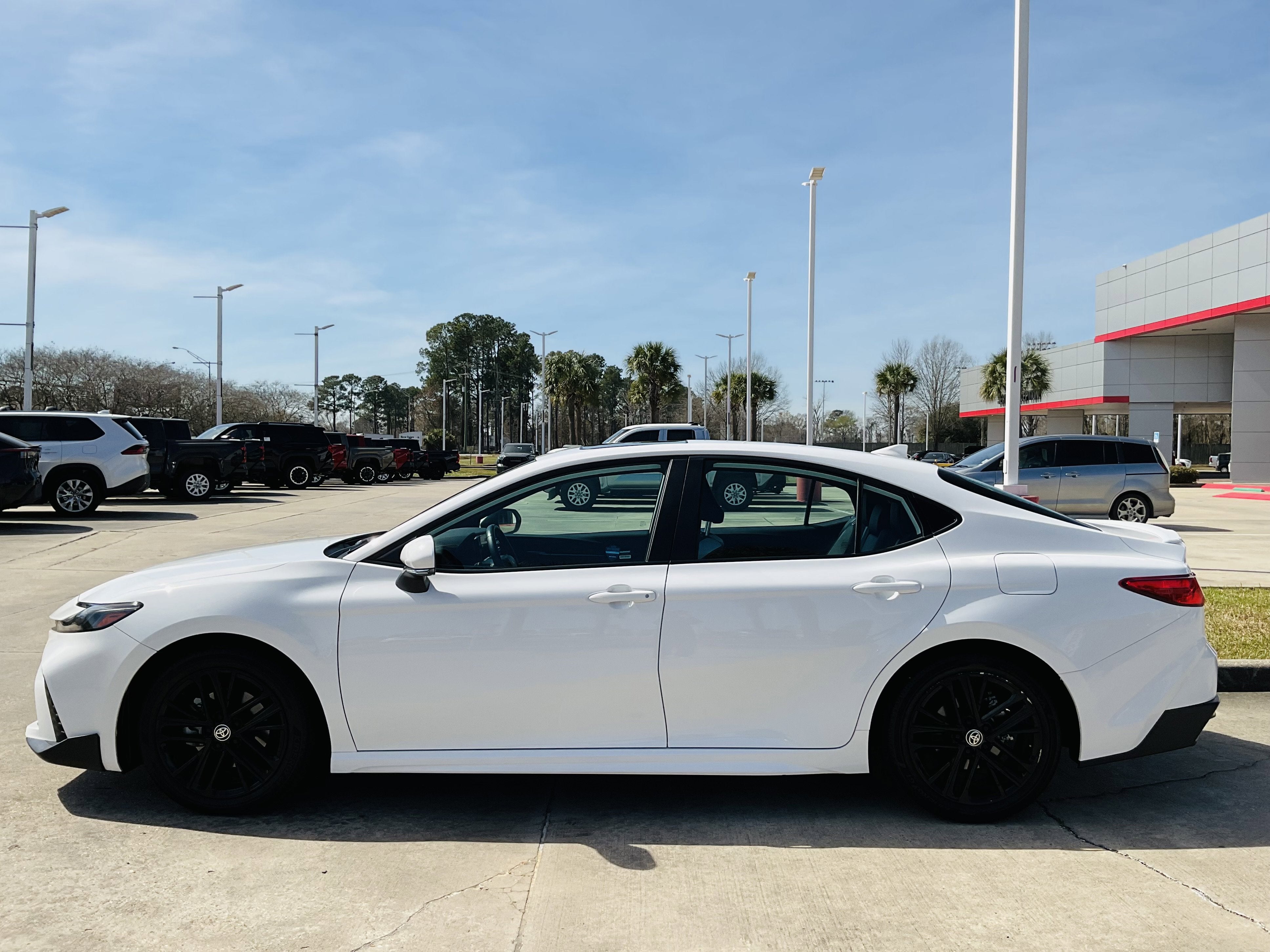 2025 Toyota CAMRY SE