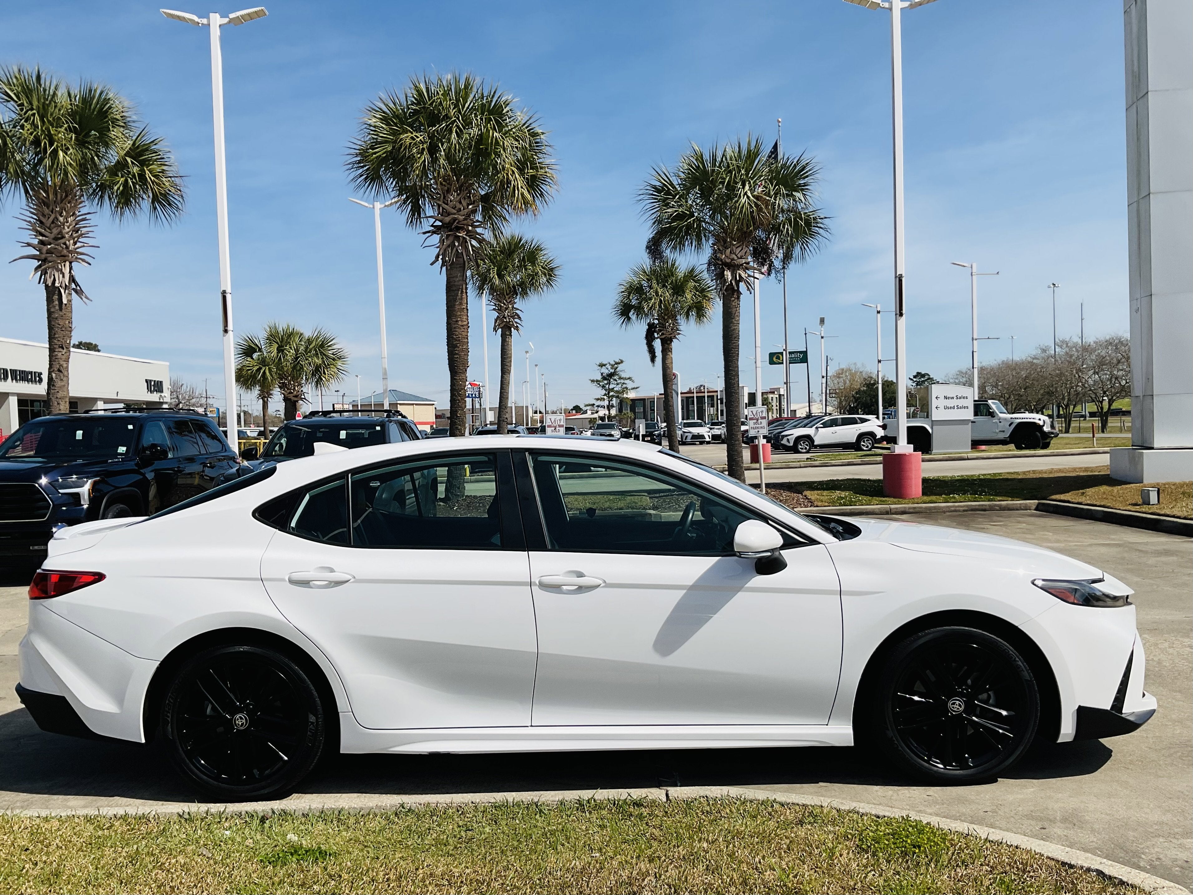 2025 Toyota CAMRY SE