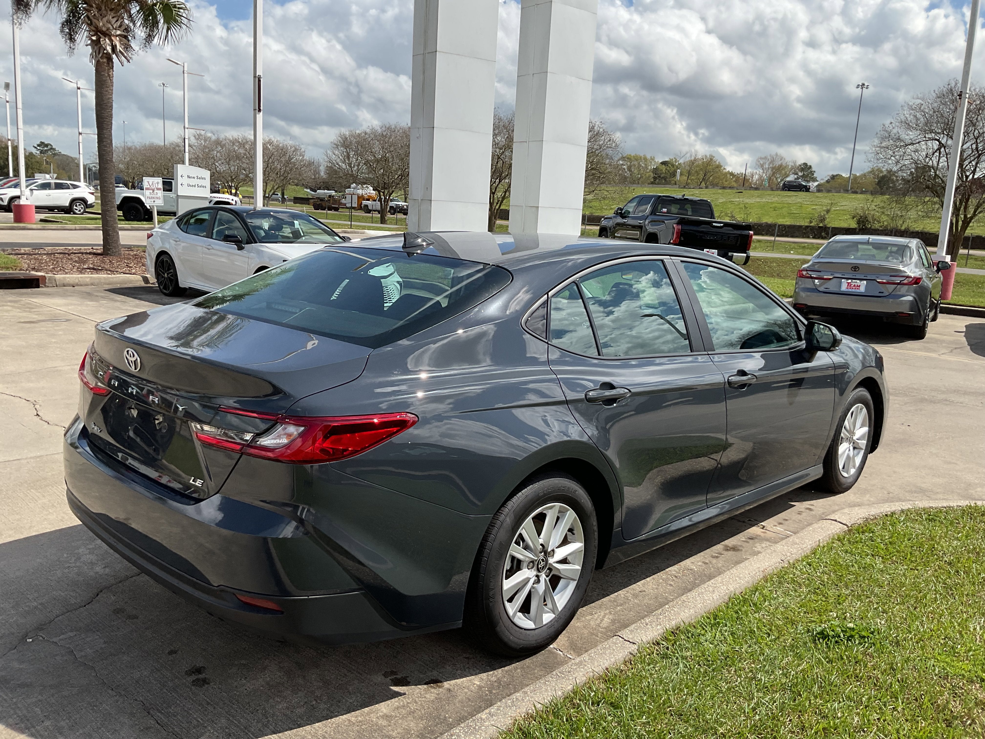 2025 Toyota CAMRY LE