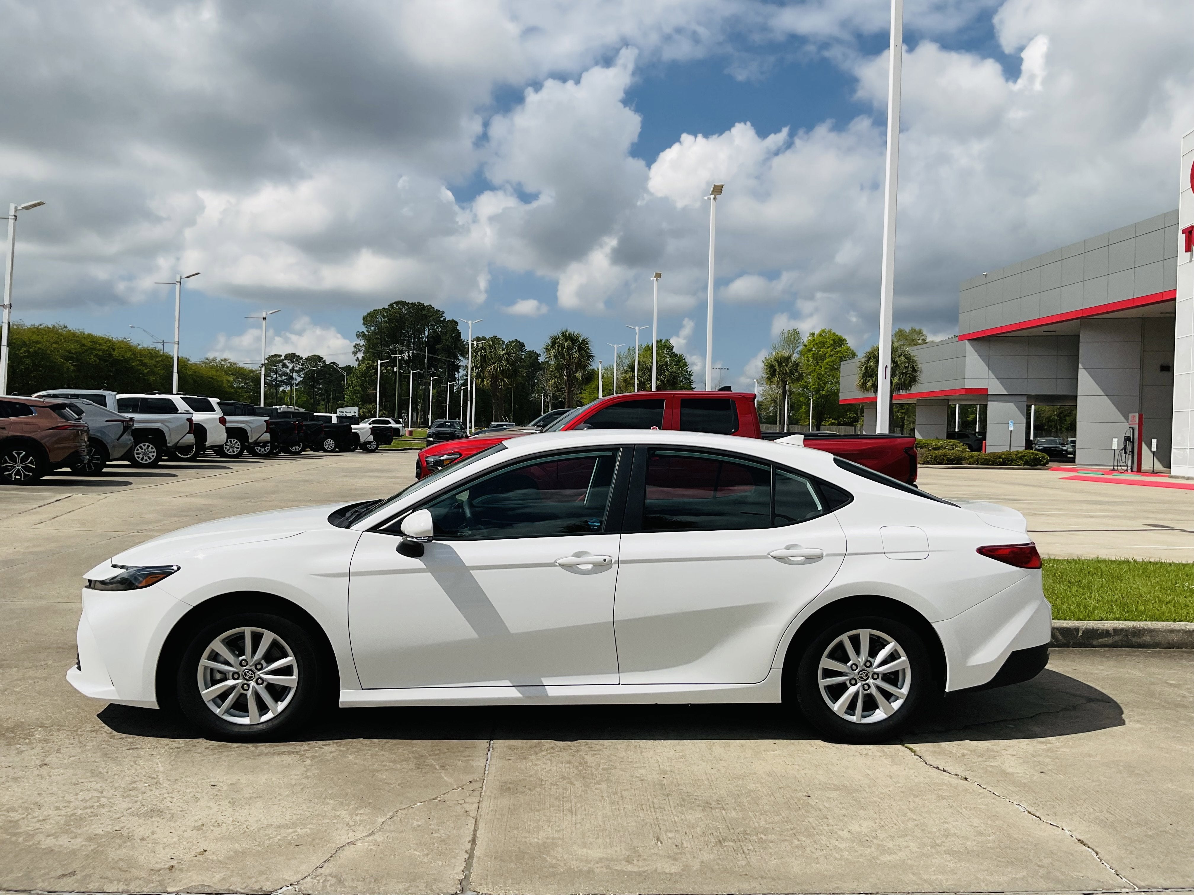 2025 Toyota CAMRY LE
