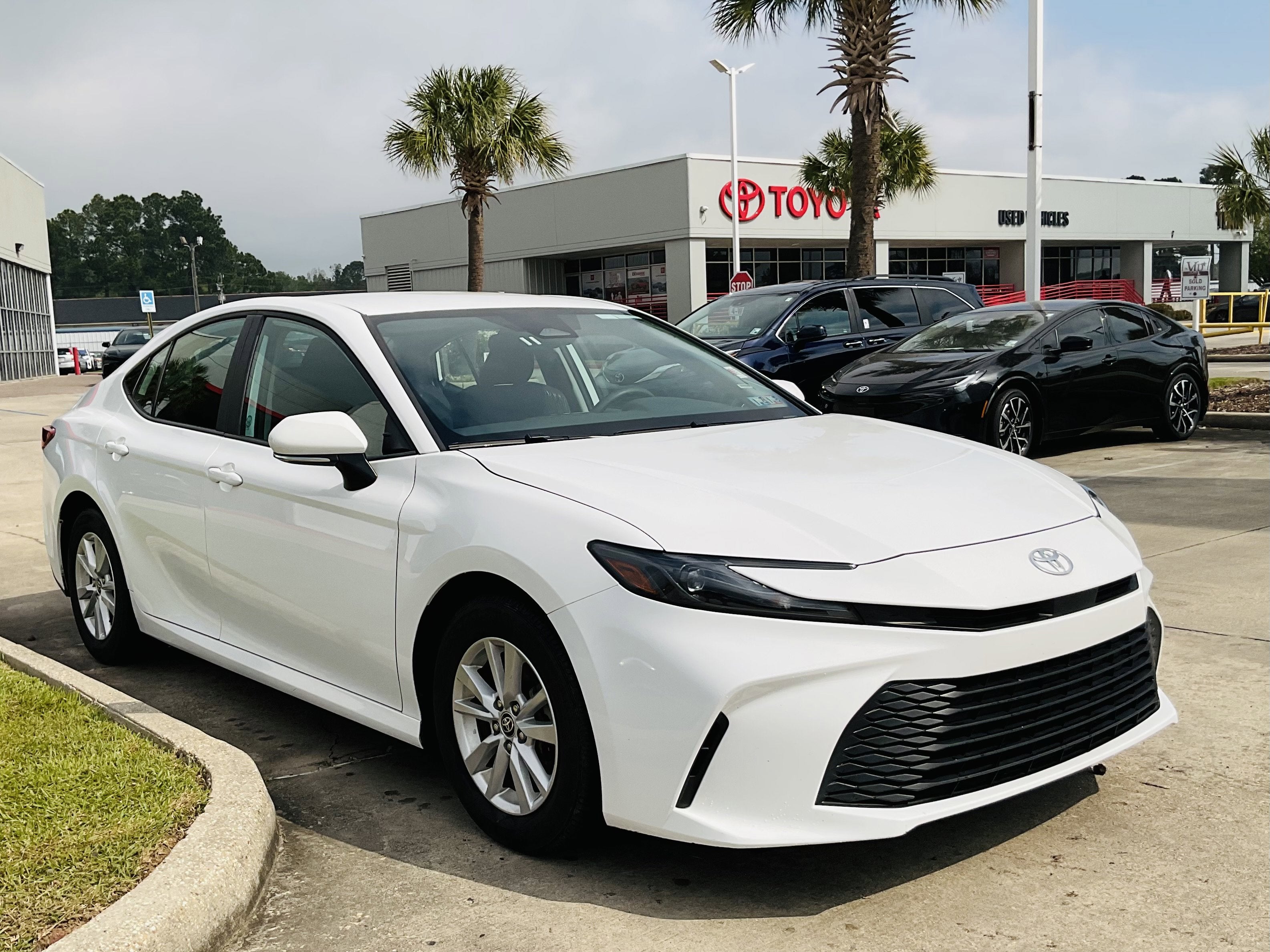 2025 Toyota CAMRY LE